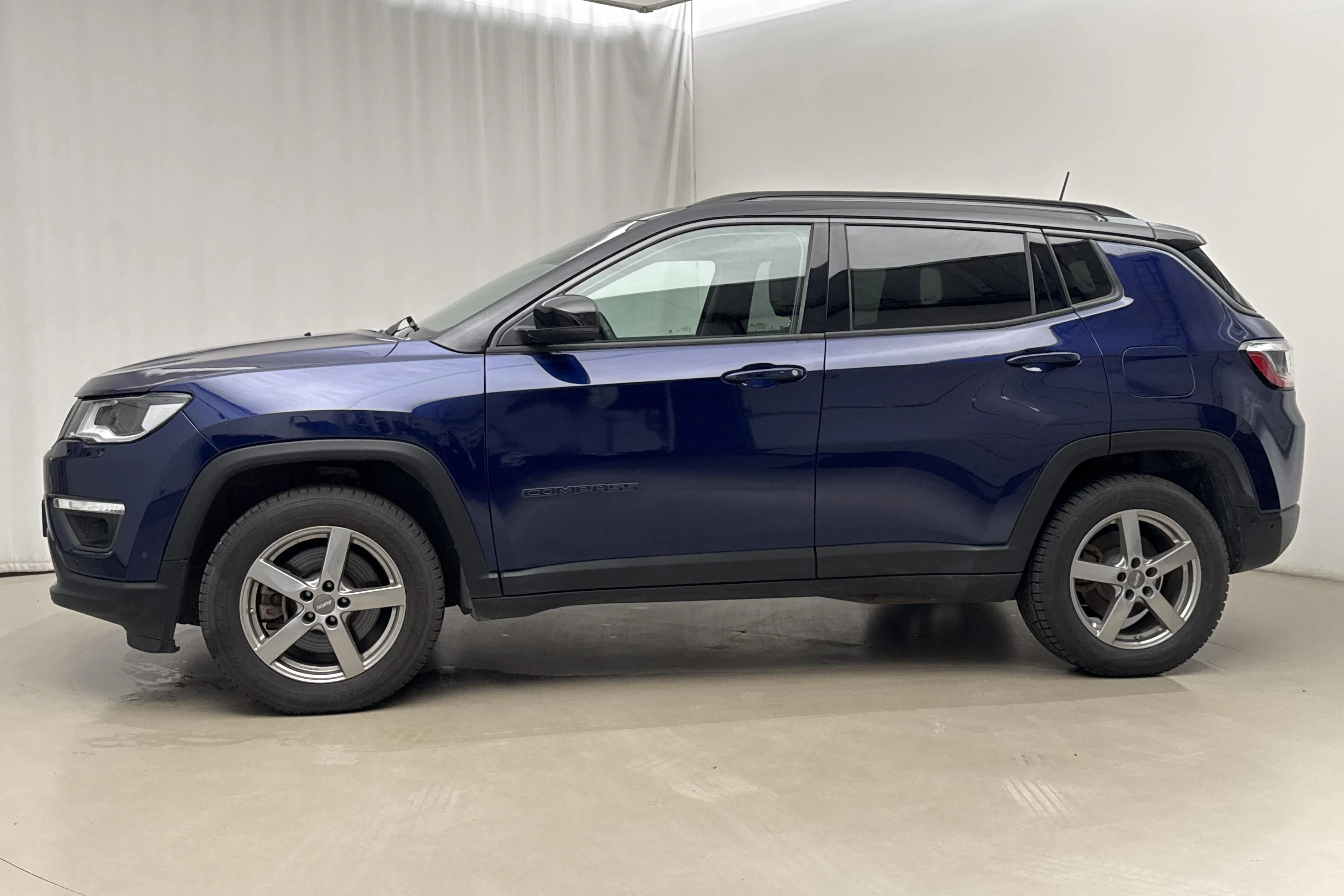 Presentationsfoto 2 av 20: Jeep Compass 1.3 PHEV 4WD (240hk) - 5 795 mil - Automat - blå - 2020
