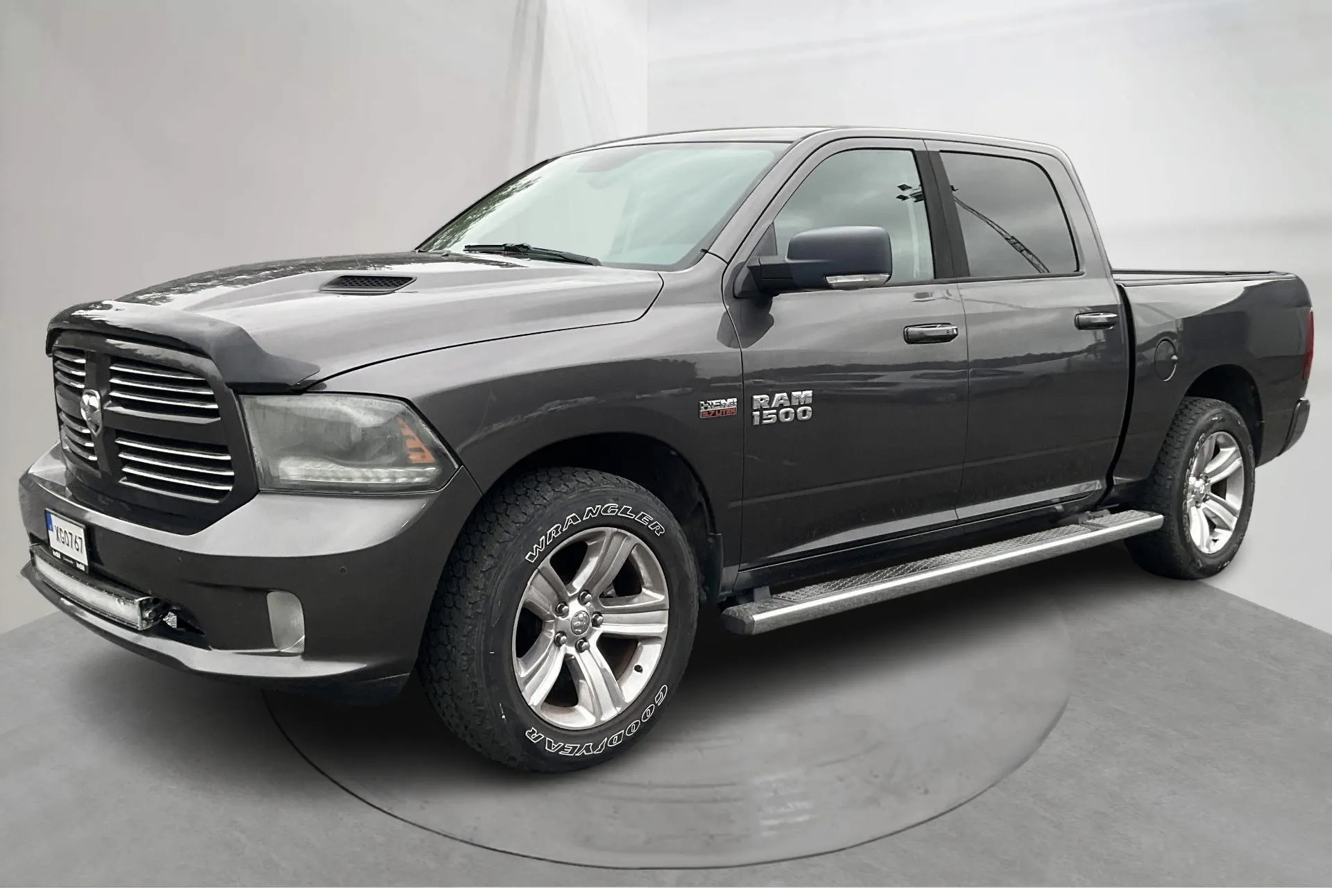 Presentationsfoto 1 av 17: Dodge RAM 1500 5.7 4WD (401hk) - 15 169 mil - Automat - grå - 2015