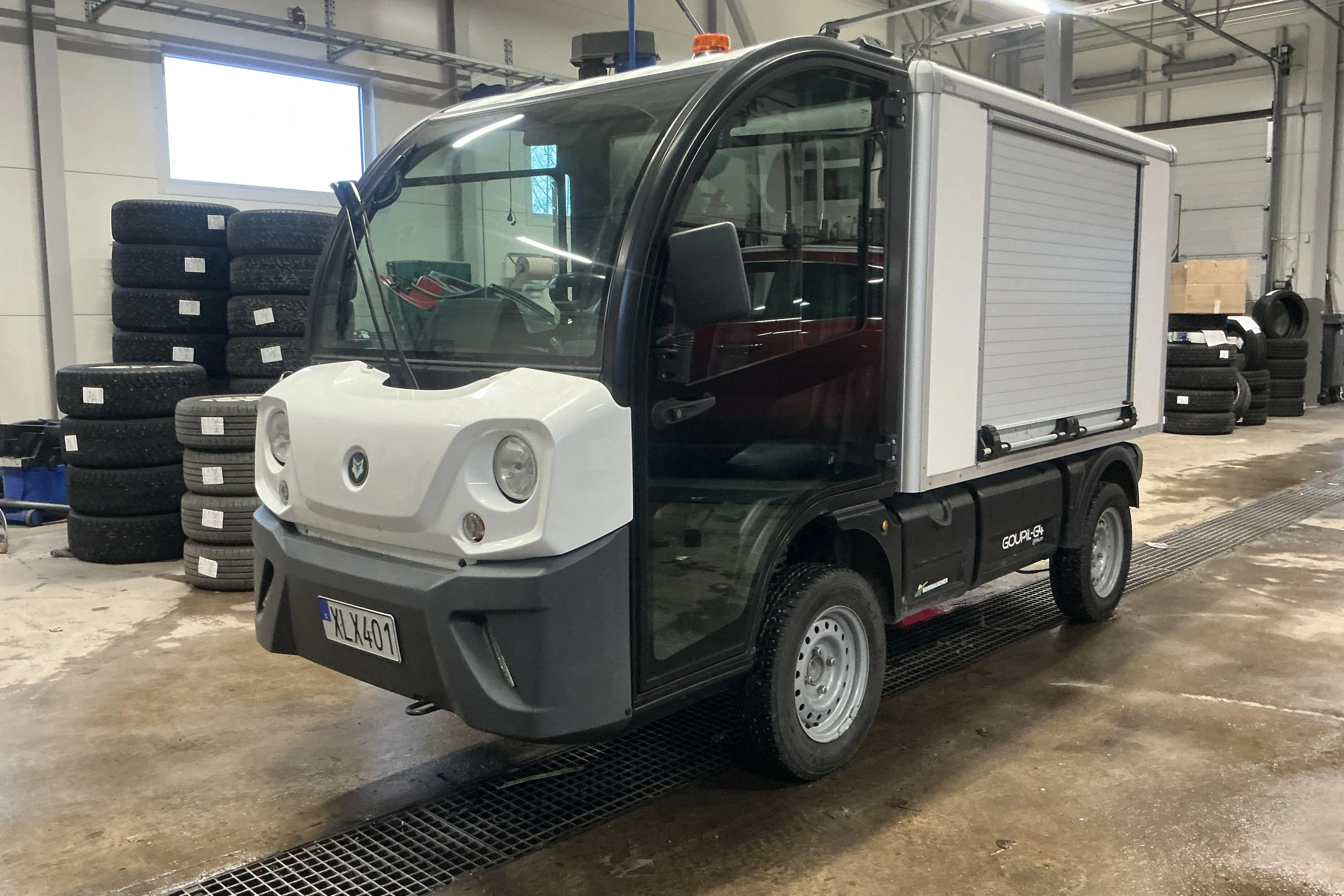Presentation photo 1 of 21: GOUPIL G4 - 15 512 km - Automatic - white - 2018
