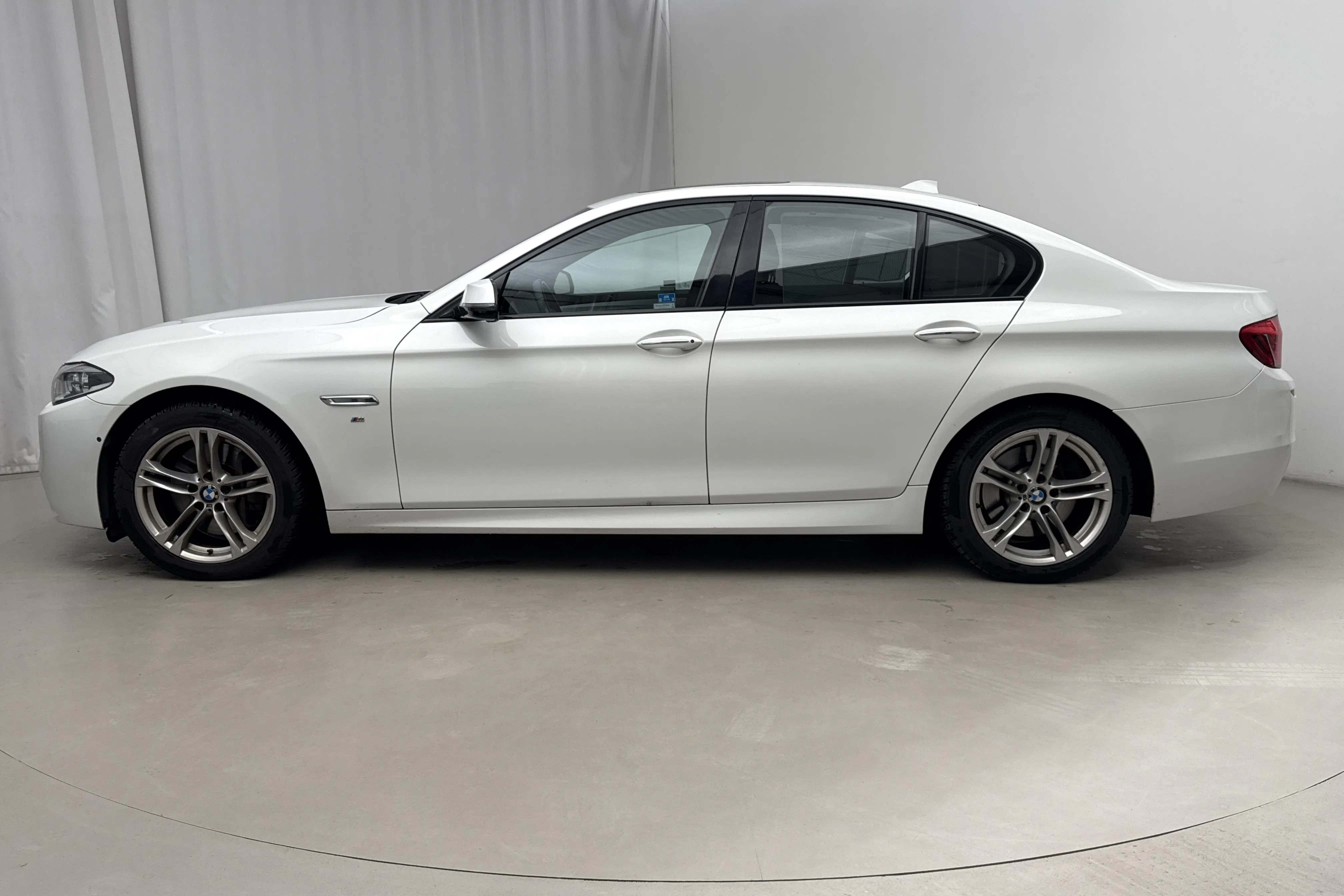 Presentation photo 2 of 19: BMW 530d xDrive Sedan, F10 (258hk) - 132 830 km - Automatic - white - 2016