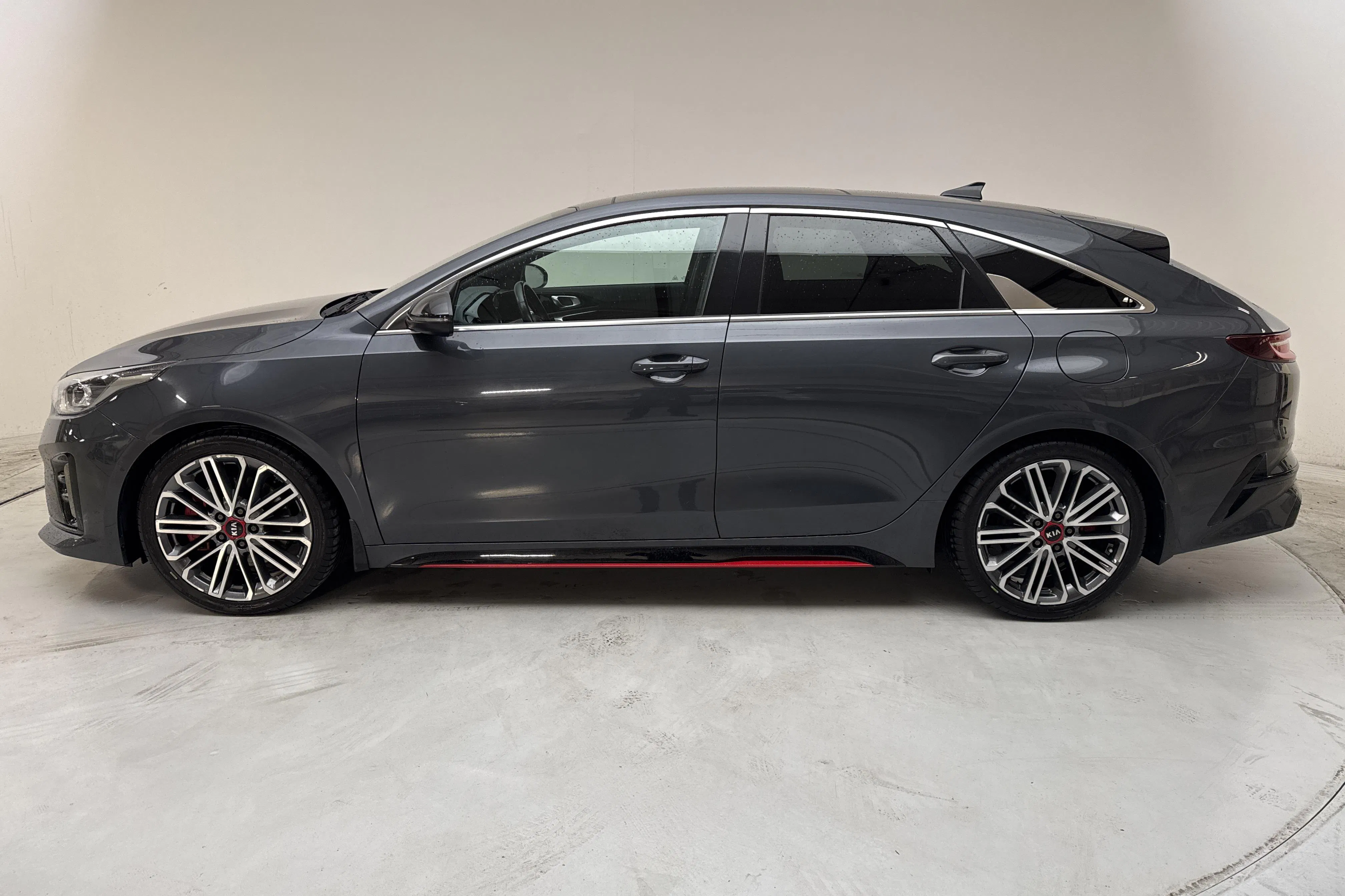Presentation photo 2 of 16: KIA ProCeed 1.6 T-GDi (204hk) - 57 320 km - Automatic - gray - 2021