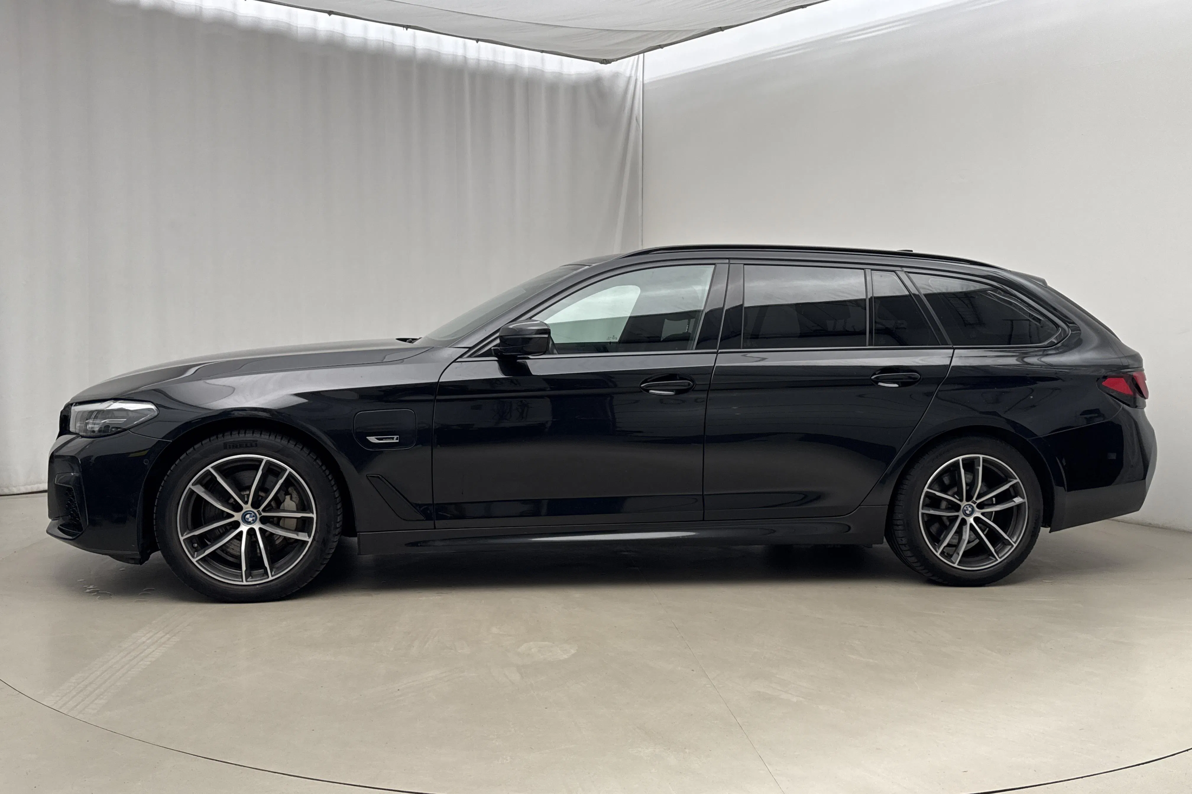 Presentation photo 2 of 24: BMW 530e xDrive Touring, G31 12kWh LCI (292hk) - 93 300 km - Automatic - black - 2022