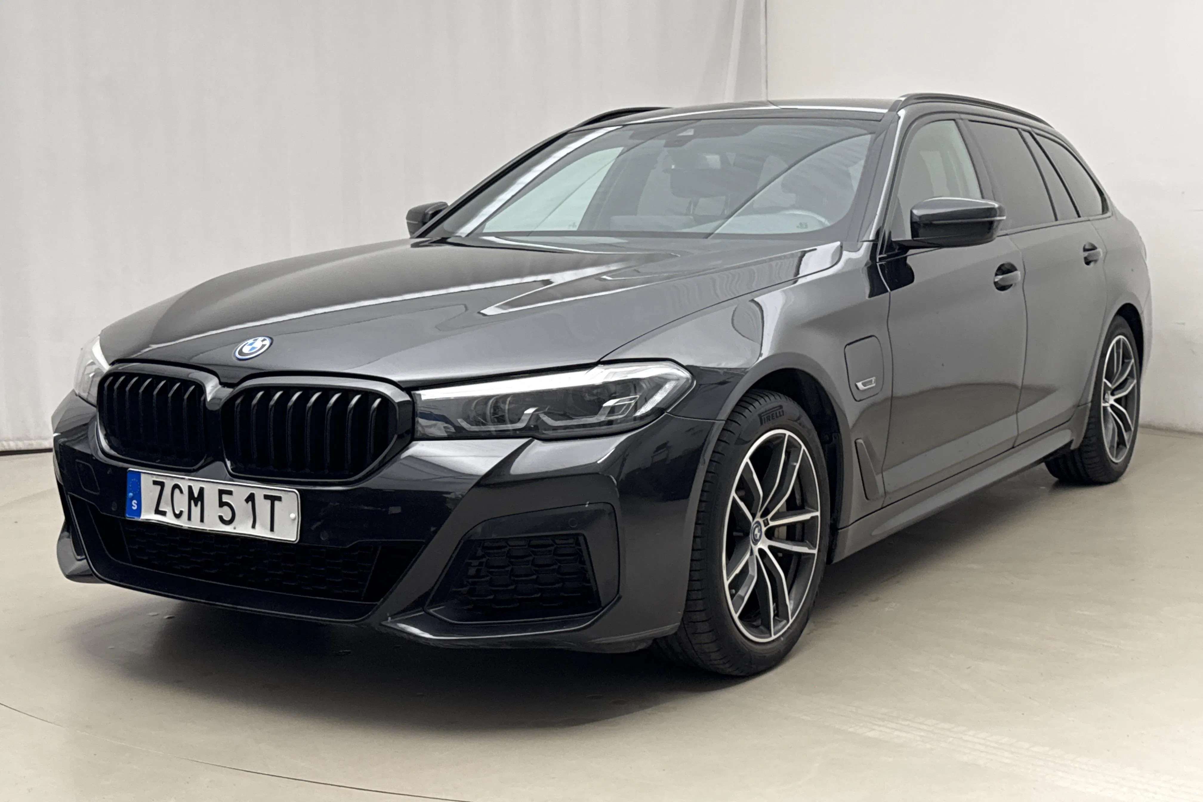 Presentation photo 1 of 24: BMW 530e xDrive Touring, G31 12kWh LCI (292hk) - 93 300 km - Automatic - black - 2022