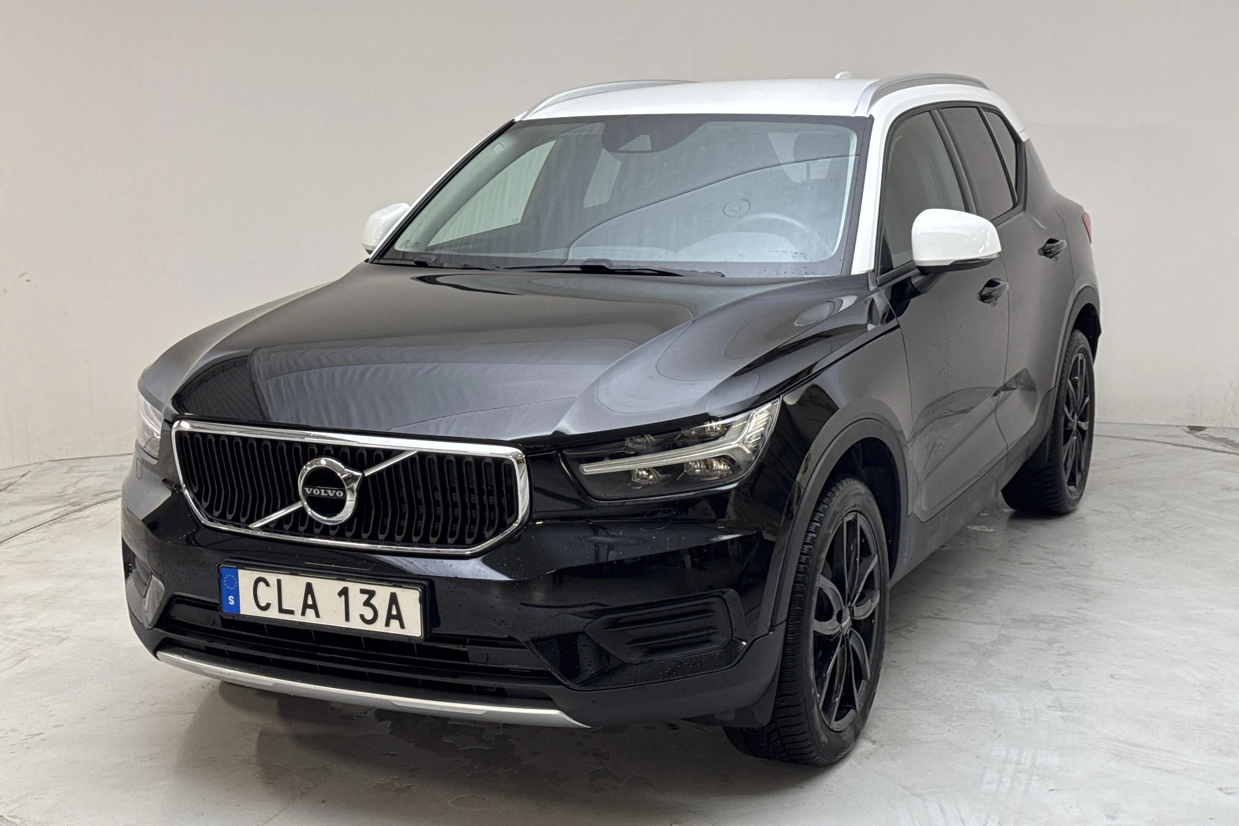 Presentation photo 1 of 15: Volvo XC40 T2 2WD (129hk) - 41 920 km - Automatic - black - 2021