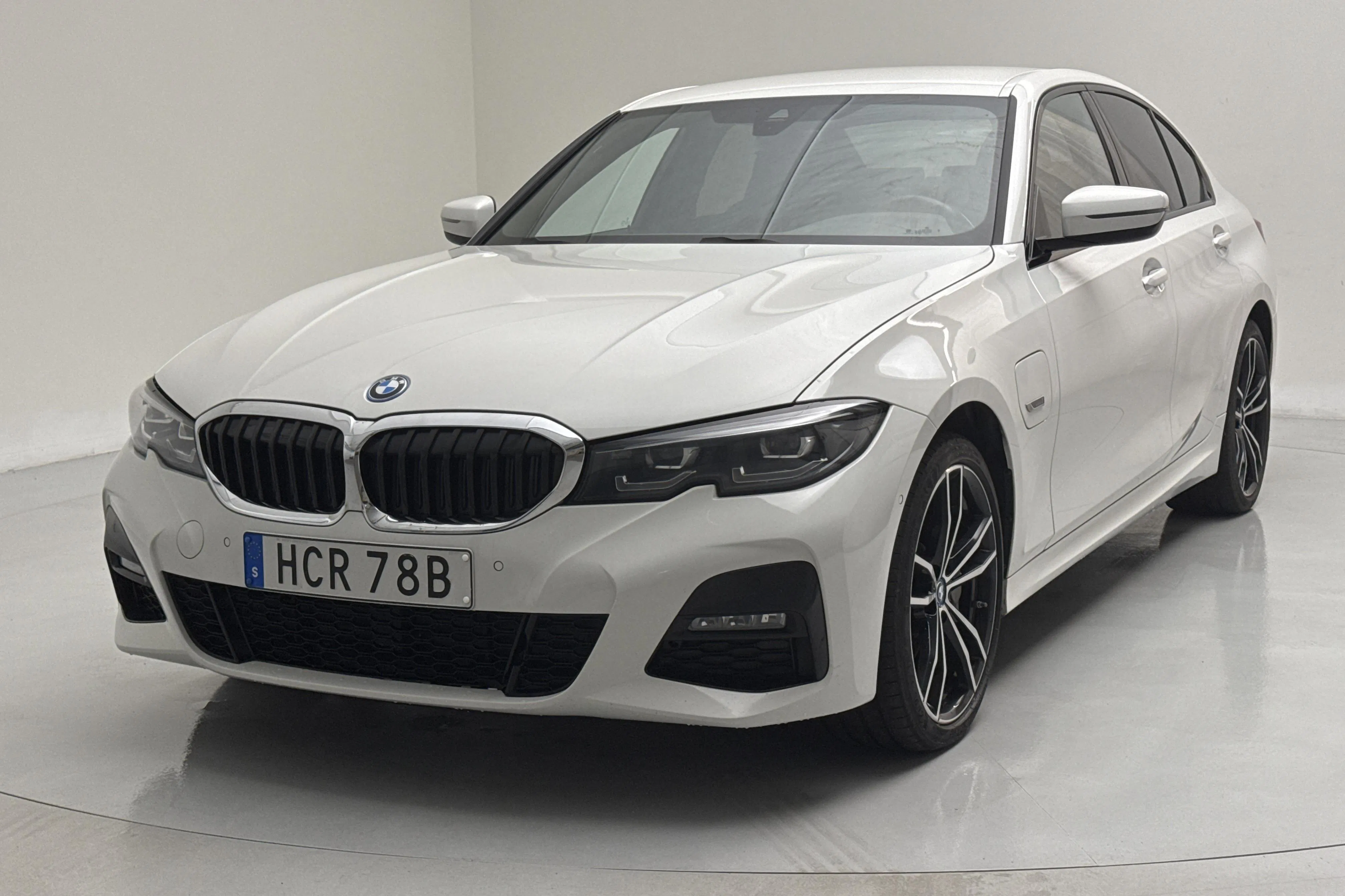 Presentation photo 1 of 19: BMW 330e xDrive Sedan, G20 (292hk) - 168 610 km - Automatic - white - 2022