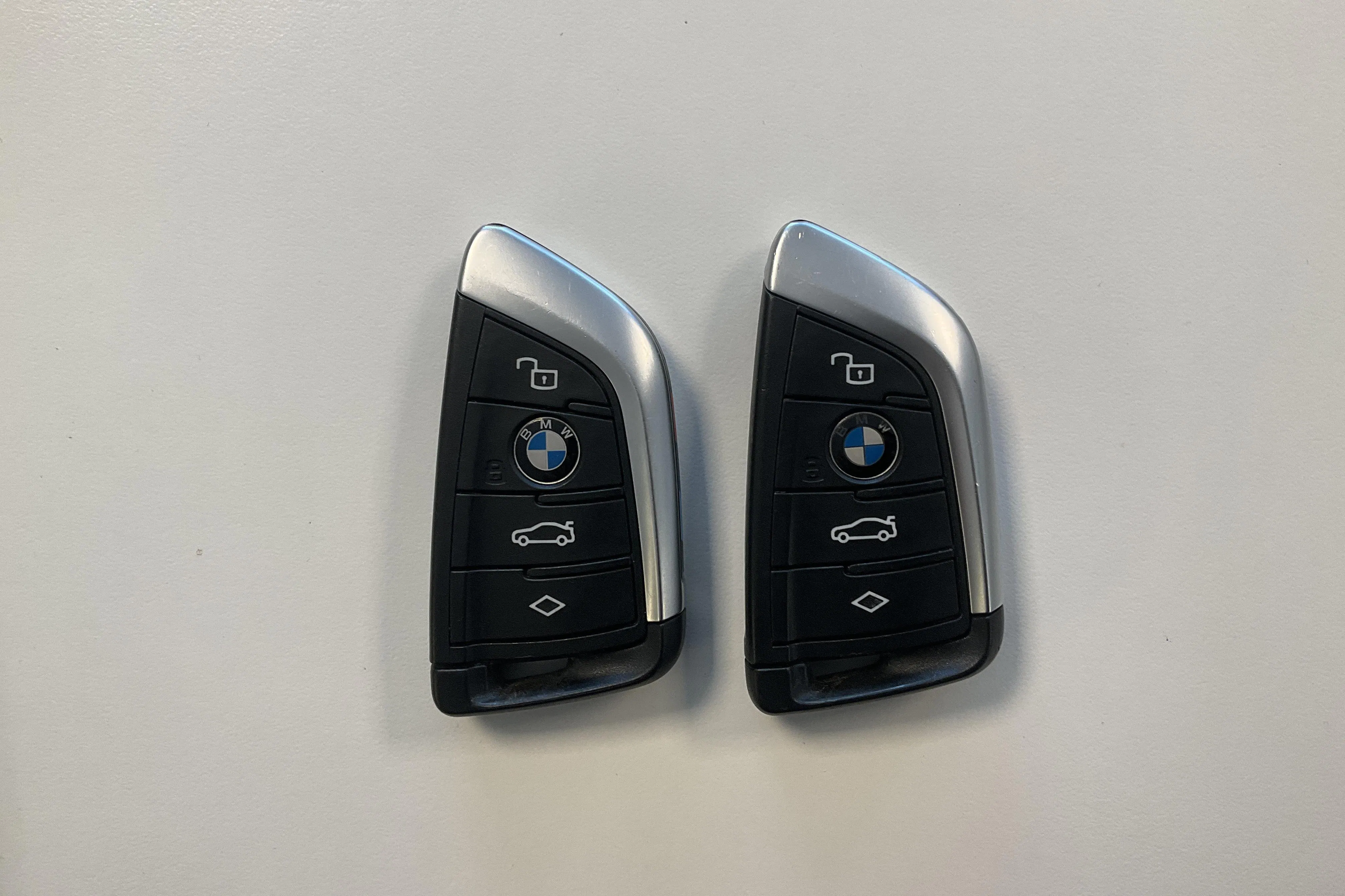 Presentation photo 19 of 19: BMW 330e xDrive Sedan, G20 (292hk) - 168 610 km - Automatic - white - 2022