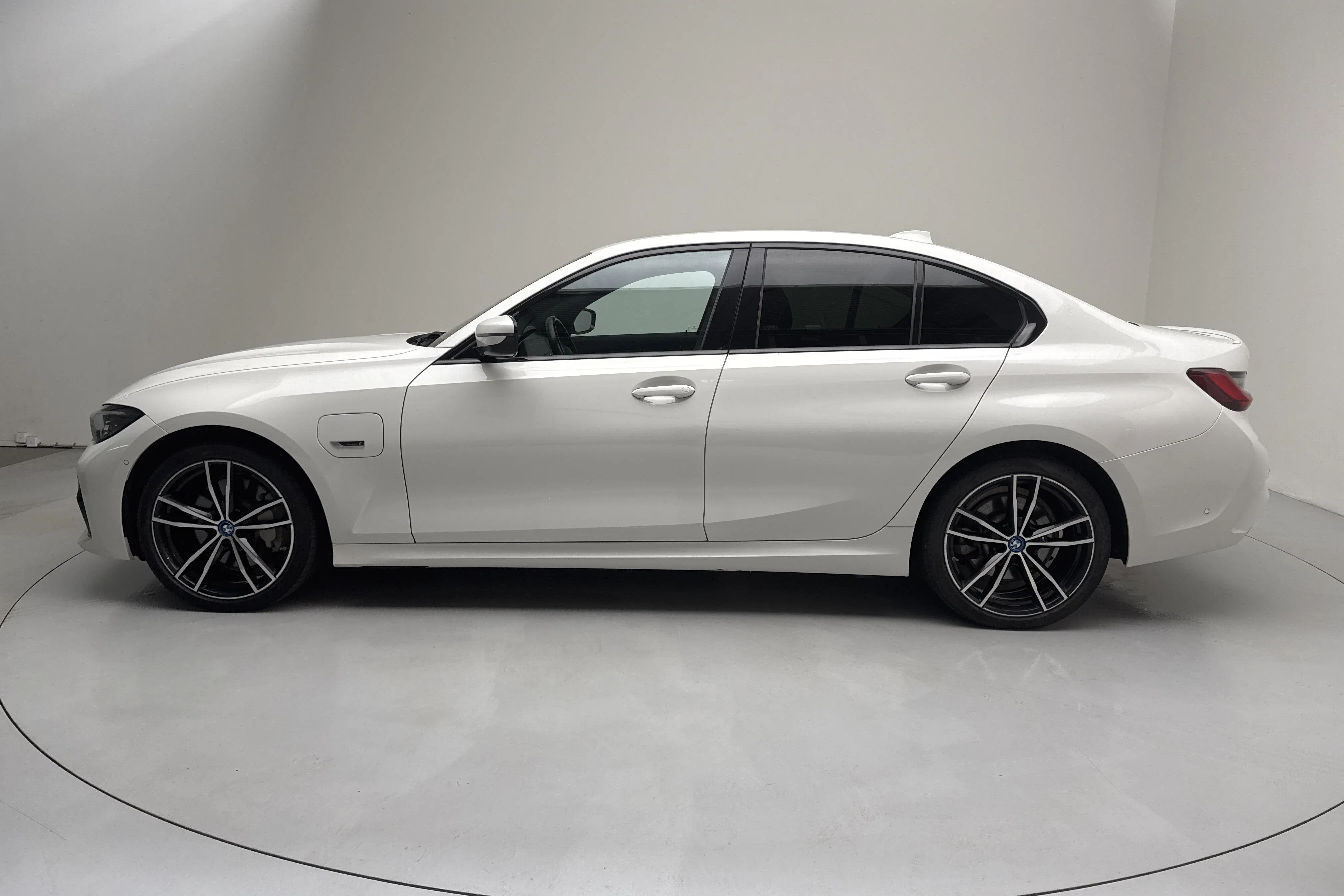 Presentation photo 2 of 19: BMW 330e xDrive Sedan, G20 (292hk) - 168 610 km - Automatic - white - 2022