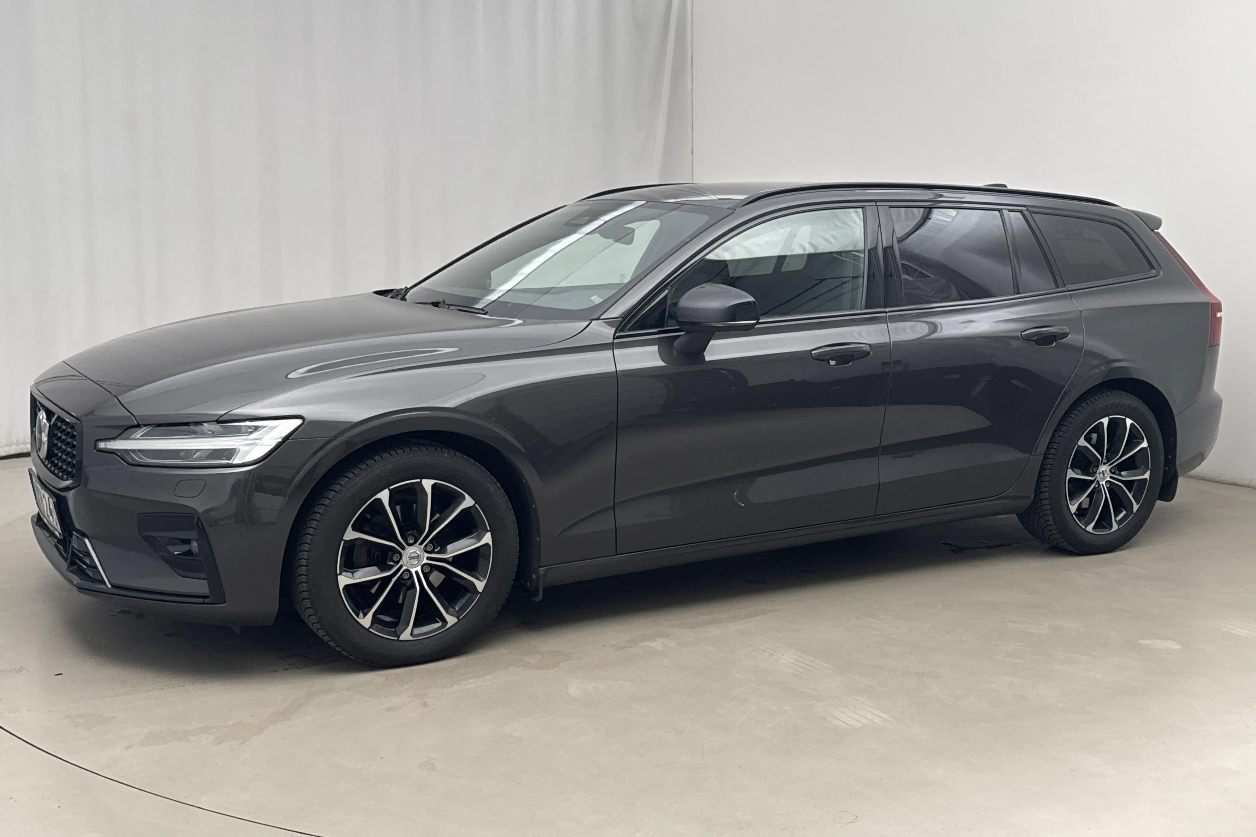Presentation photo 2 of 20: Volvo V60 B4 Mildhybrid, Diesel (197hk) - 244 370 km - Automatic - gray - 2023