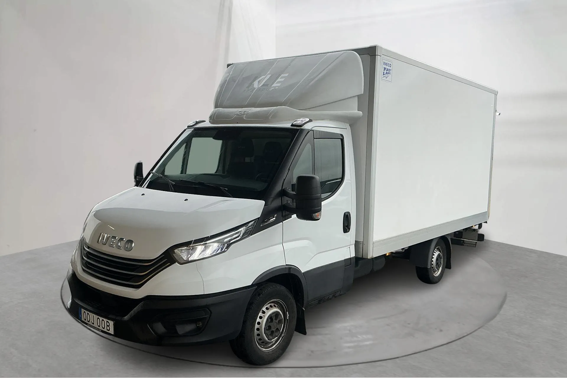 Presentation photo 1 of 14: Iveco Daily 35 2.3 Volymskåp (156hk) - 134 290 km - Automatic - white - 2023