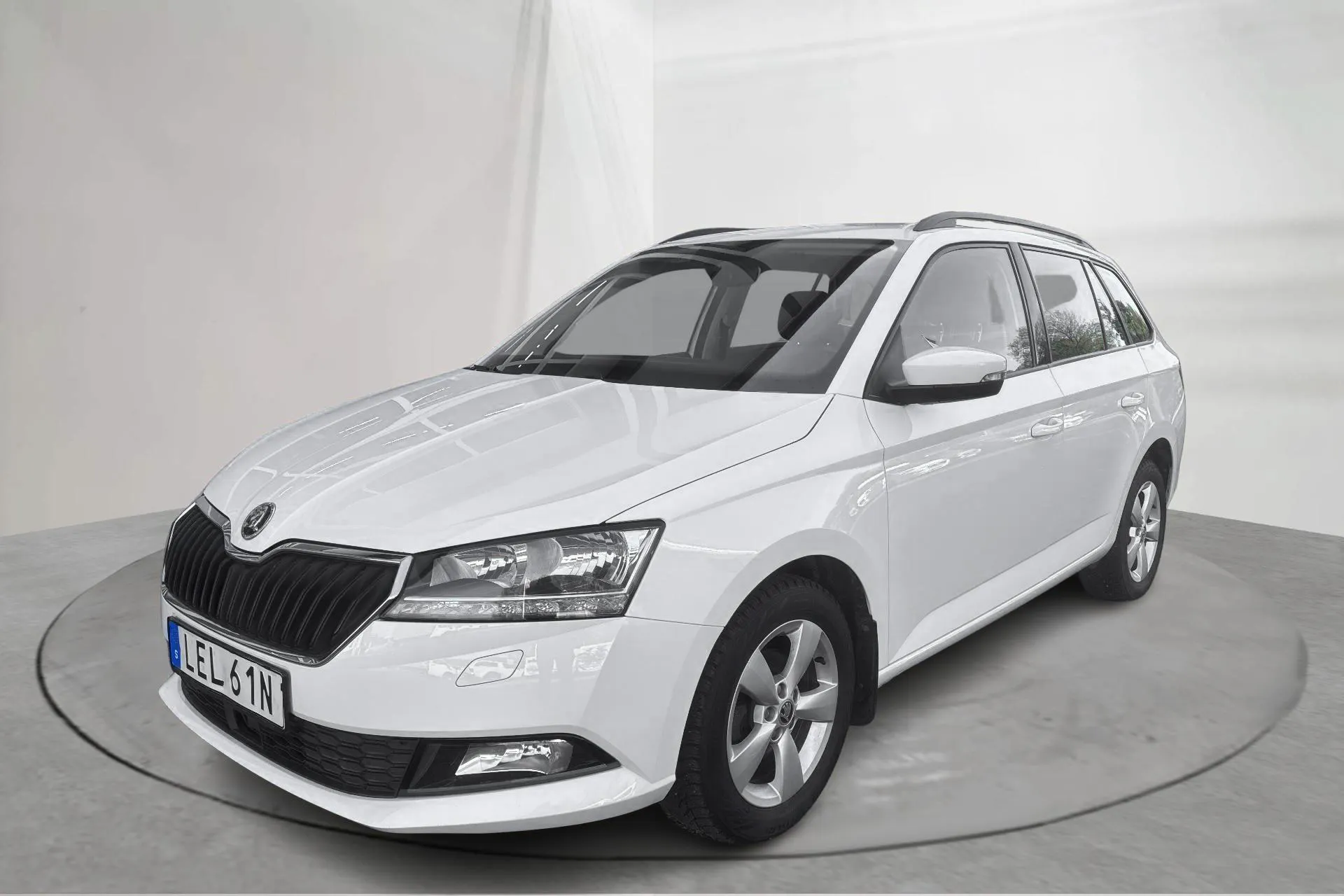 Presentation photo 1 of 14: Skoda Fabia 1.0 TSI Kombi (95hk) - 67 060 km - Manual - white - 2020
