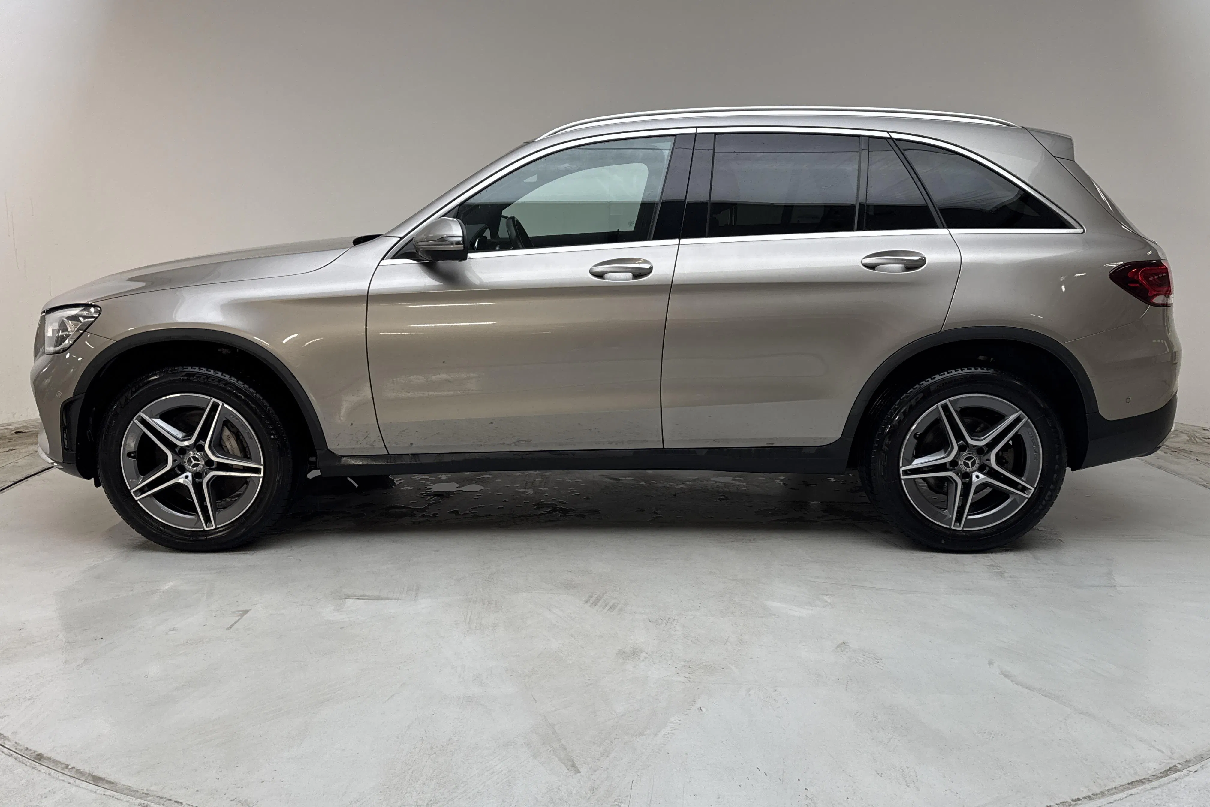 Presentation photo 2 of 16: Mercedes GLC 300 de 4MATIC X253 (316hk) - 234 870 km - Automatic - silver - 2022