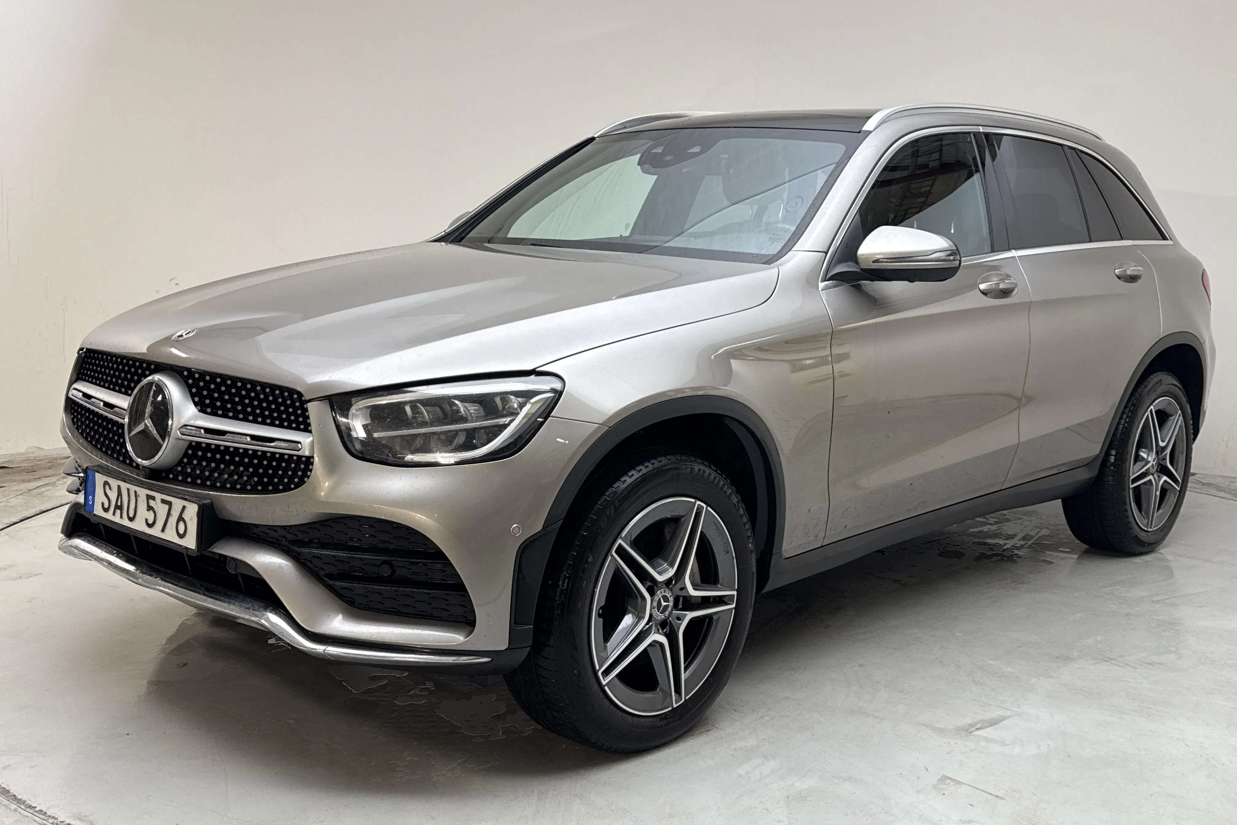 Presentation photo 1 of 16: Mercedes GLC 300 de 4MATIC X253 (316hk) - 234 870 km - Automatic - silver - 2022