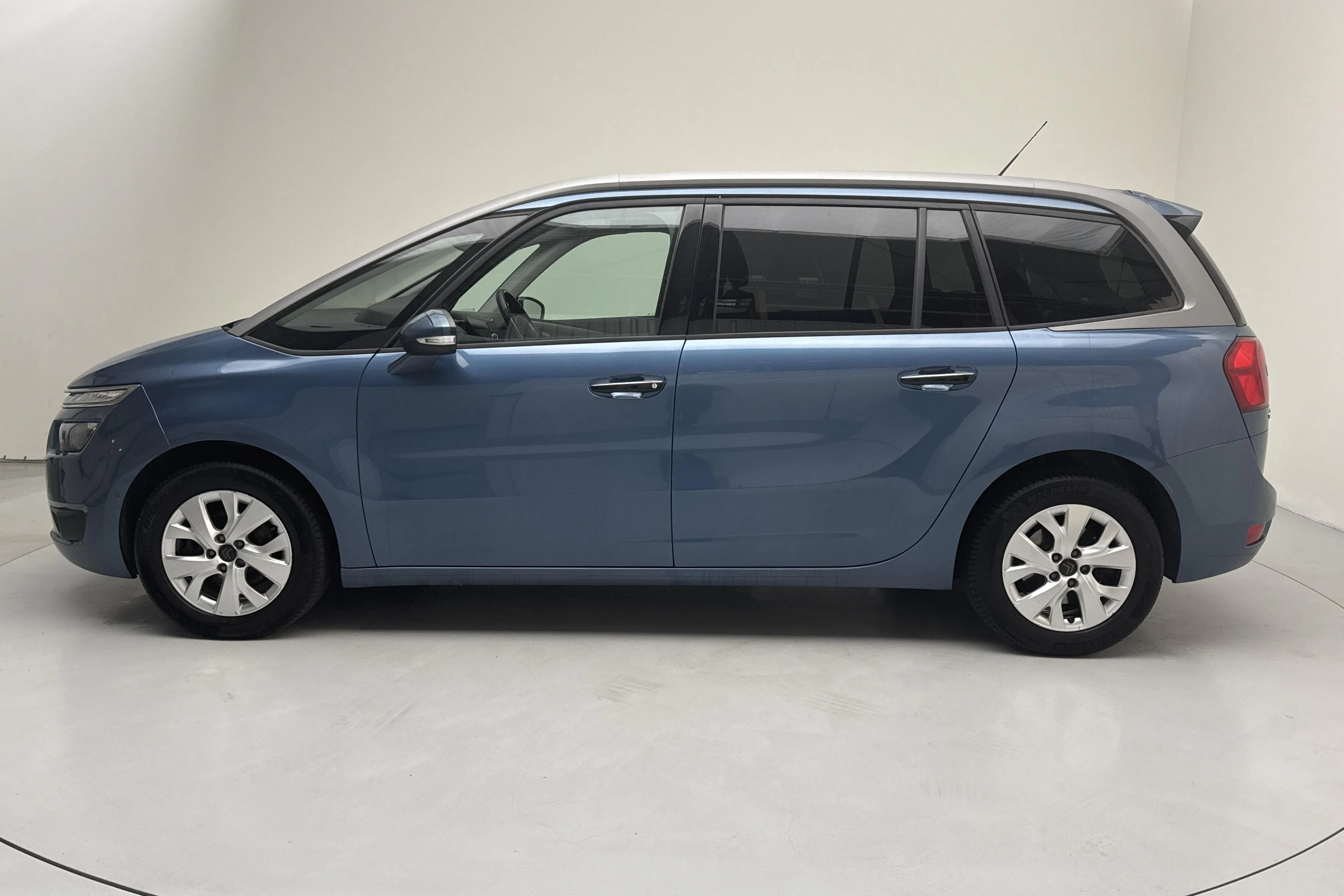 Presentationsfoto 2 av 15: Citroën C4 Grand Picasso 1.6 HDi (115hk) - 16 826 mil - Manuell - blå - 2015