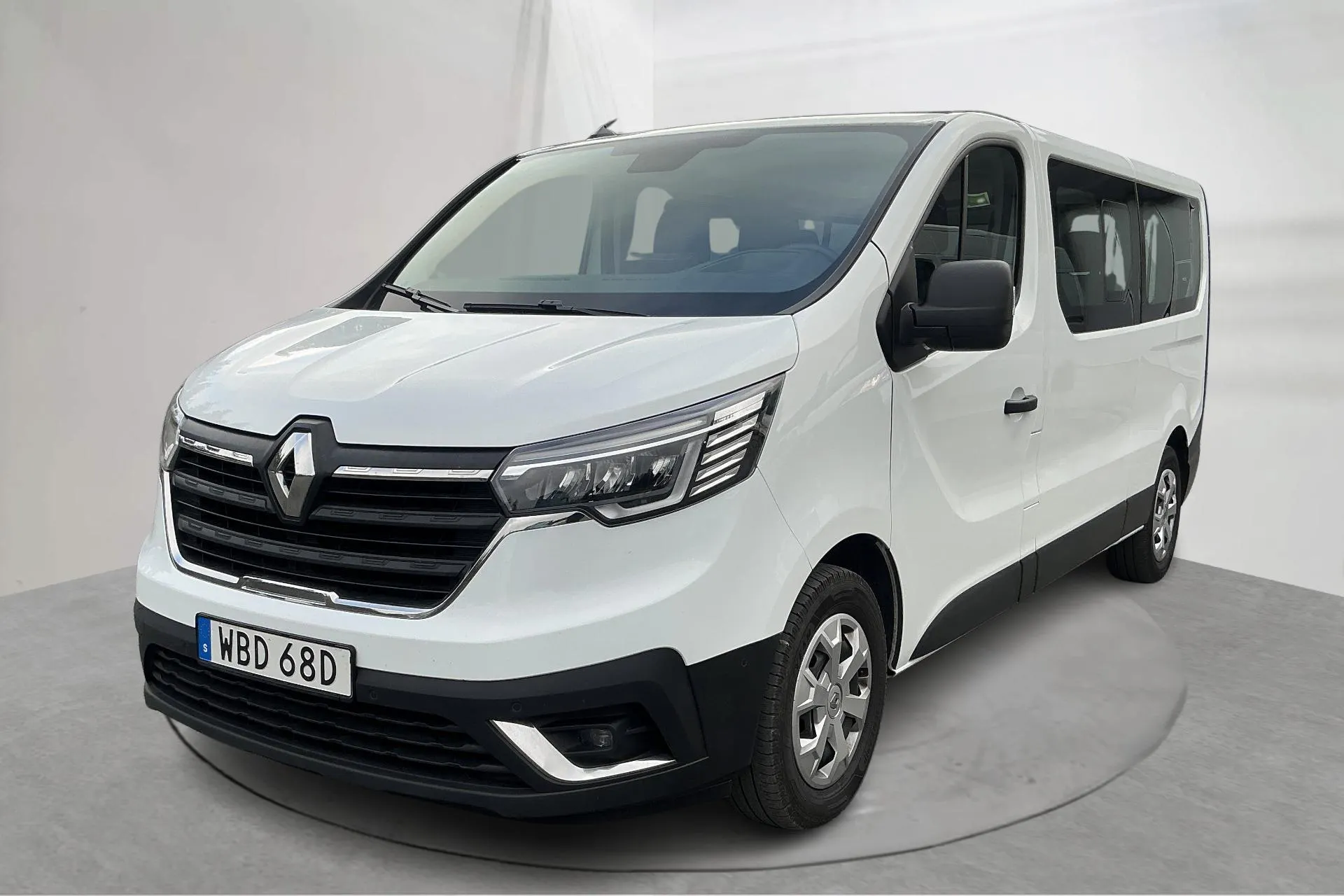 Presentationsfoto 1 av 19: Renault Trafic Pessenger 2.0 dCi Buss (150hk) - 9 622 mil - Automat - vit - 2024
