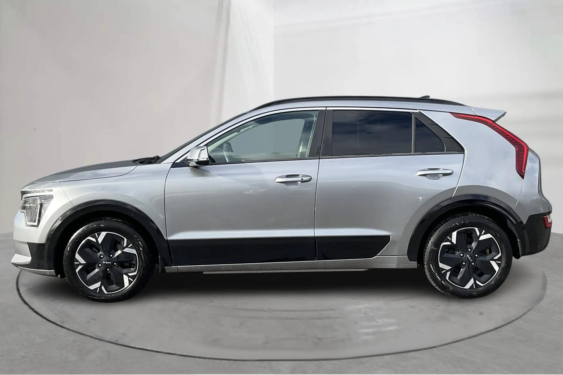 Presentationsfoto 2 av 19: KIA Niro EV 65kWh (204hk) - 7 528 mil - Automat - grå - 2023