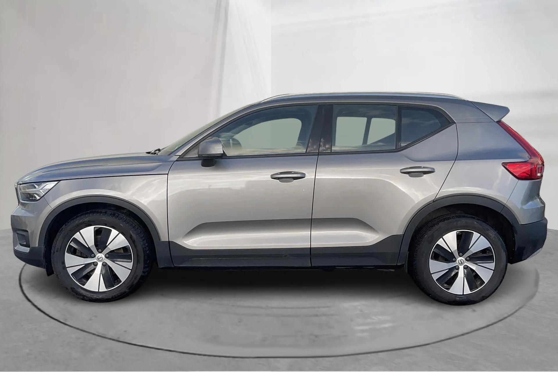 Presentation photo 2 of 17: Volvo XC40 B4 AWD (197hk) - 184 560 km - Automatic - gray - 2022