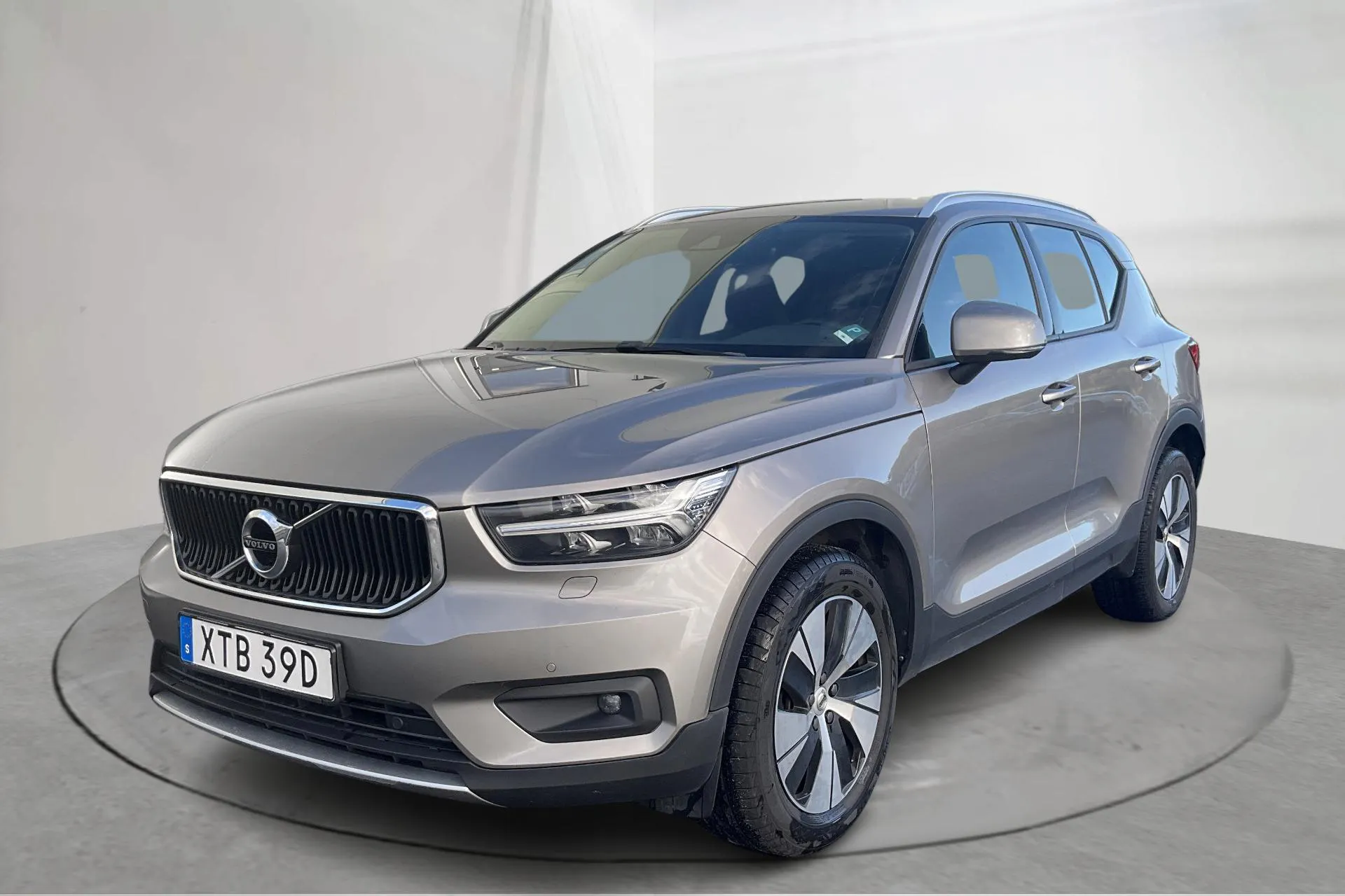 Presentation photo 1 of 17: Volvo XC40 B4 AWD (197hk) - 184 560 km - Automatic - gray - 2022