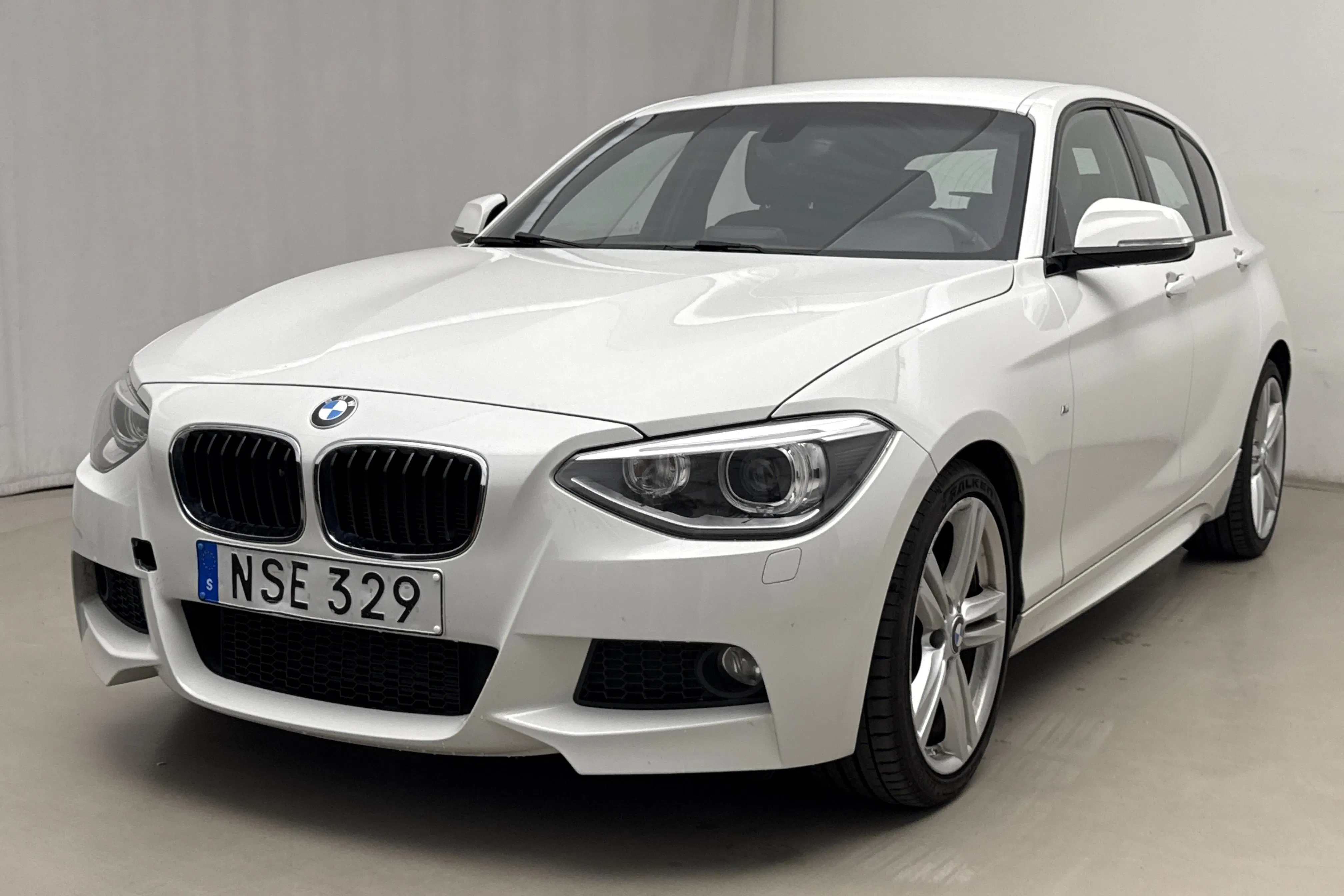 Presentationsfoto 1 av 19: BMW 116i 5dr, F20 (136hk) - 14 171 mil - Manuell - vit - 2015