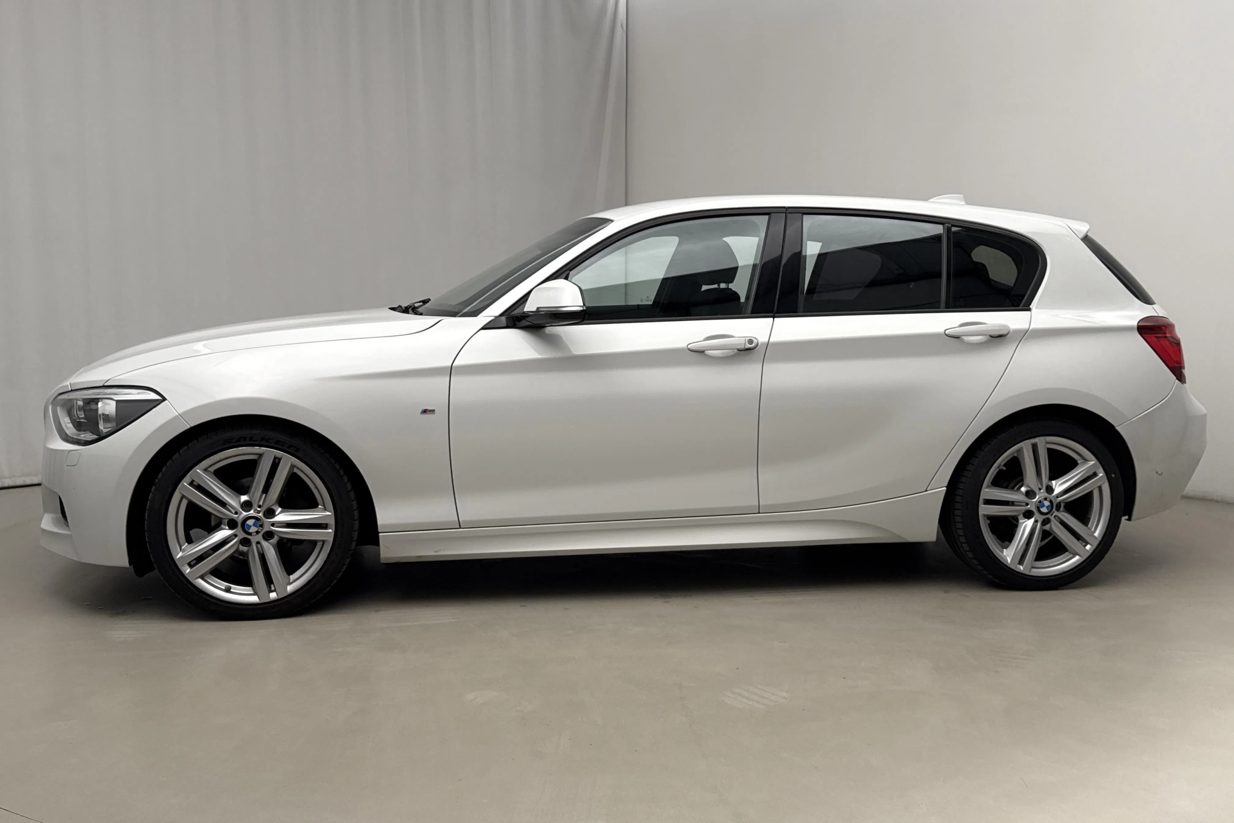 Presentationsfoto 2 av 19: BMW 116i 5dr, F20 (136hk) - 14 171 mil - Manuell - vit - 2015