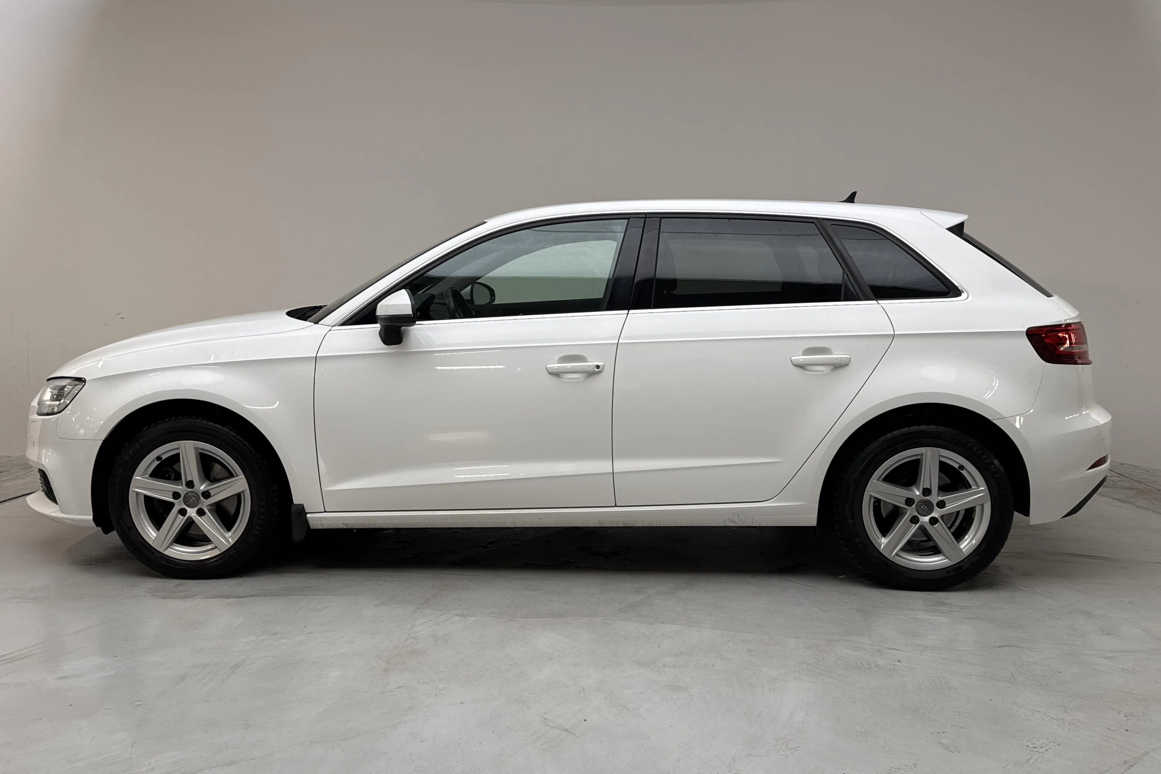 Presentation photo 2 of 12: Audi A3 Sportback 30 TFSI (116hk) - 112 850 km - Automatic - white - 2019