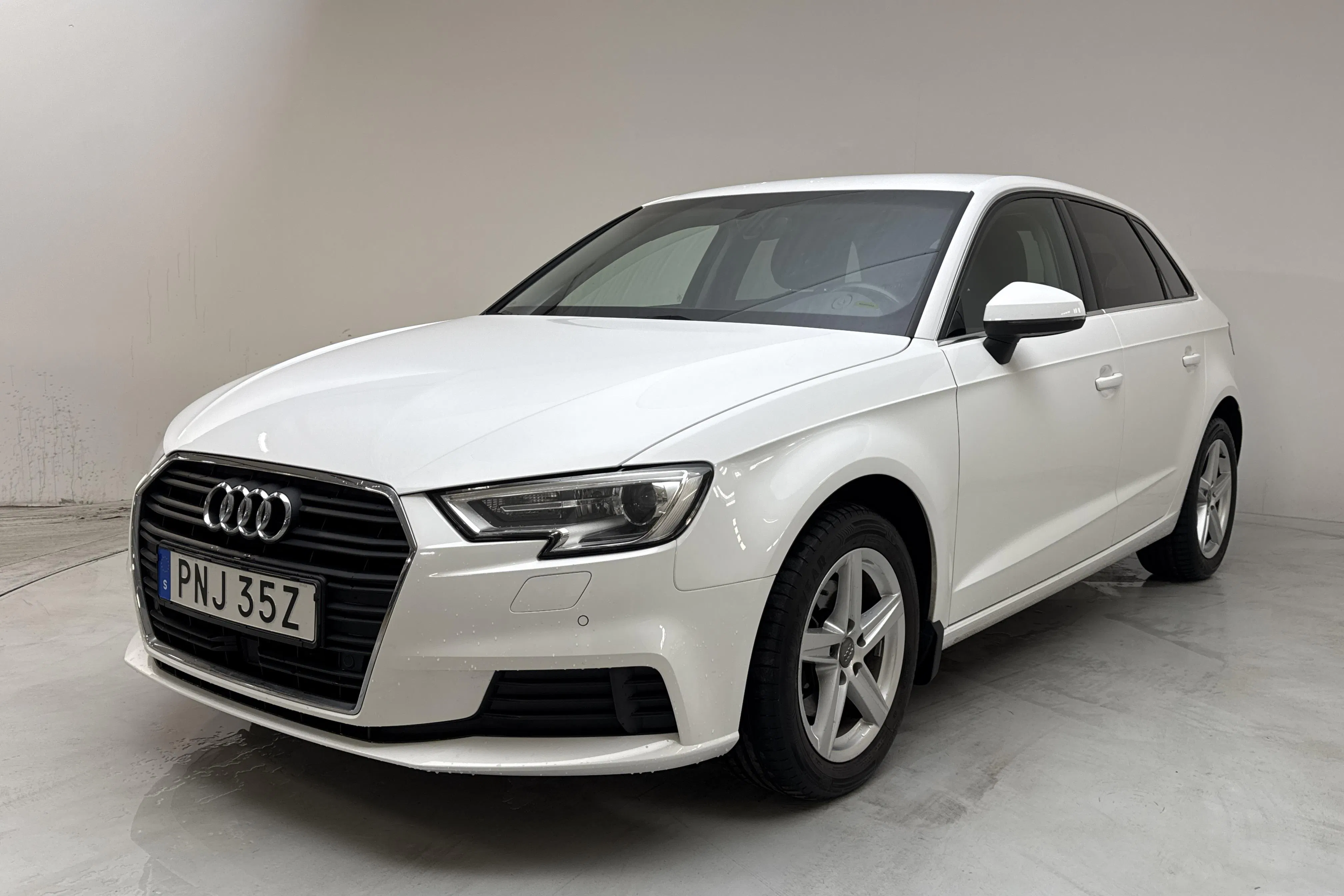 Presentation photo 1 of 12: Audi A3 Sportback 30 TFSI (116hk) - 112 850 km - Automatic - white - 2019