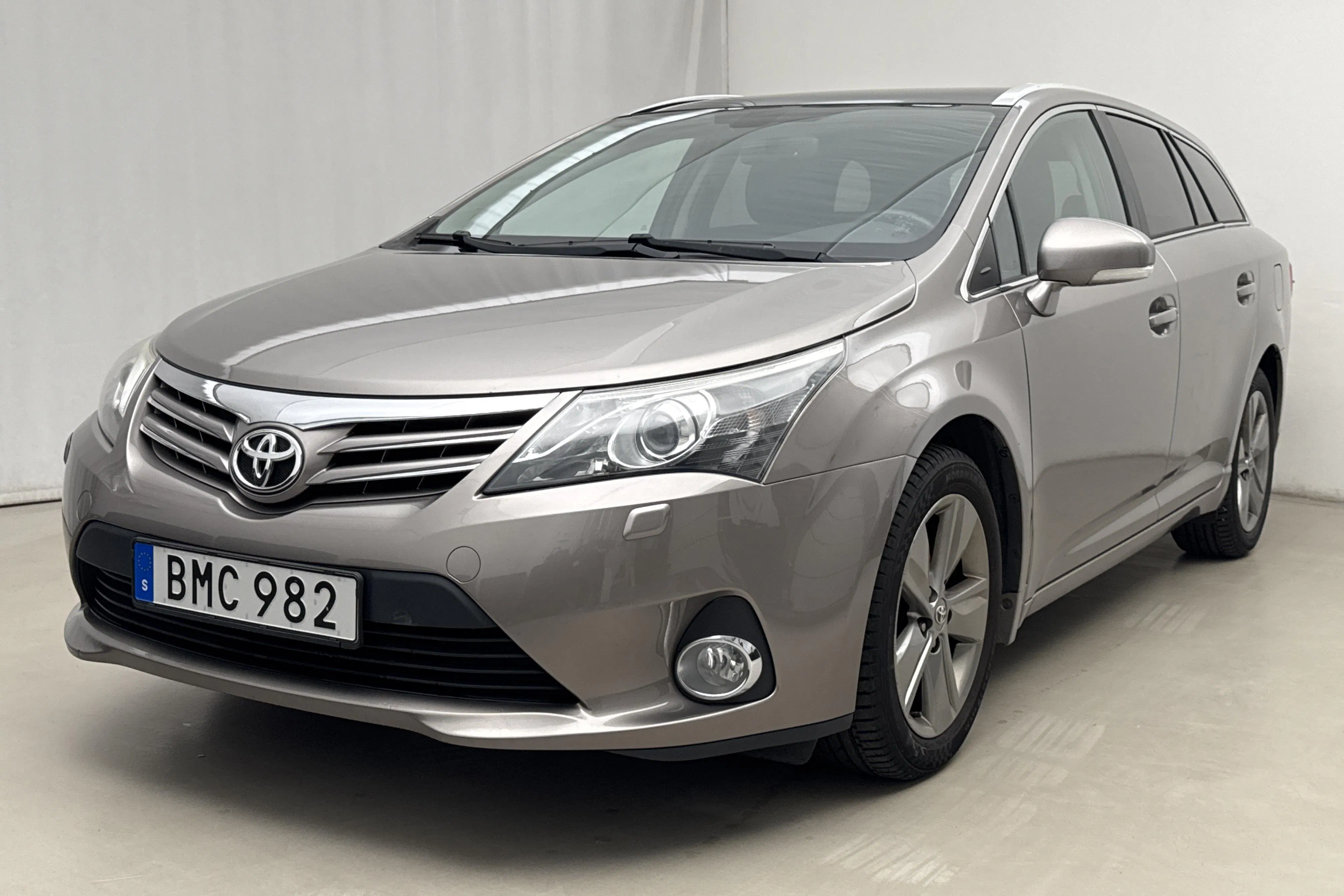 Presentation photo 1 of 18: Toyota Avensis 1.8 Kombi (147hk) - 70 880 km - Manual - brown - 2014