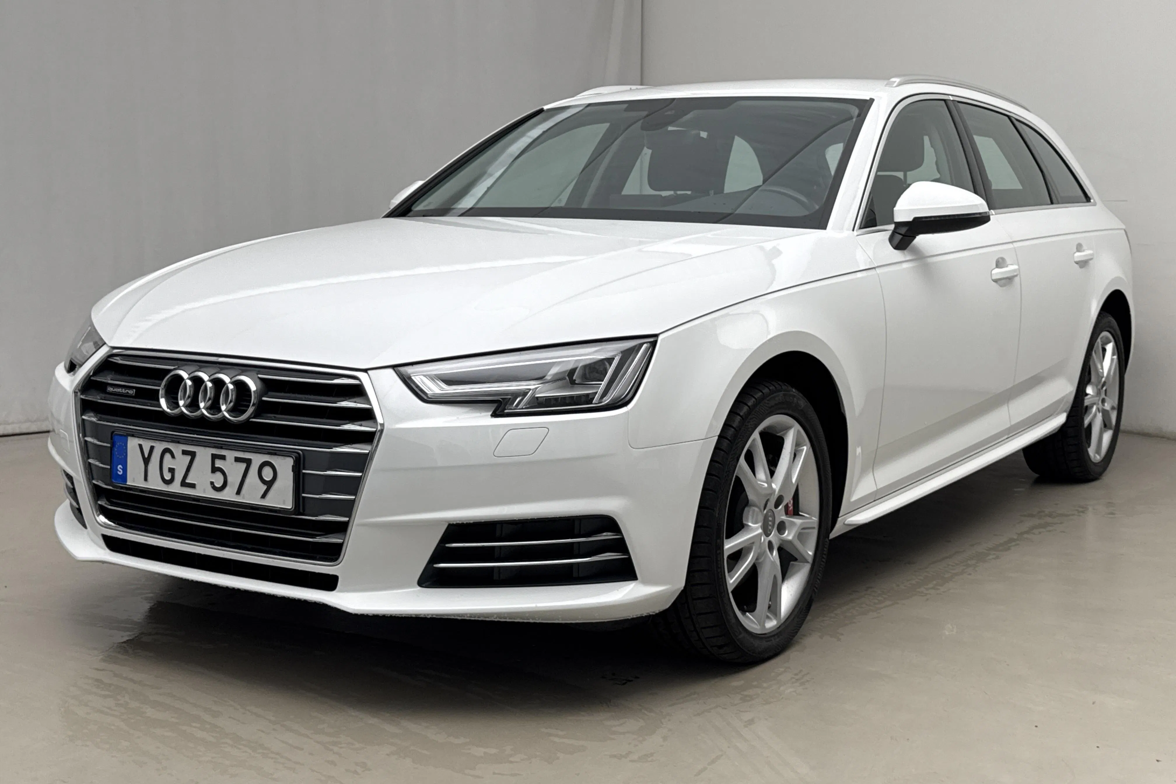 Presentation photo 1 of 18: Audi A4 2.0 TDI Avant quattro (190hk) - 96 990 km - Automatic - white - 2017