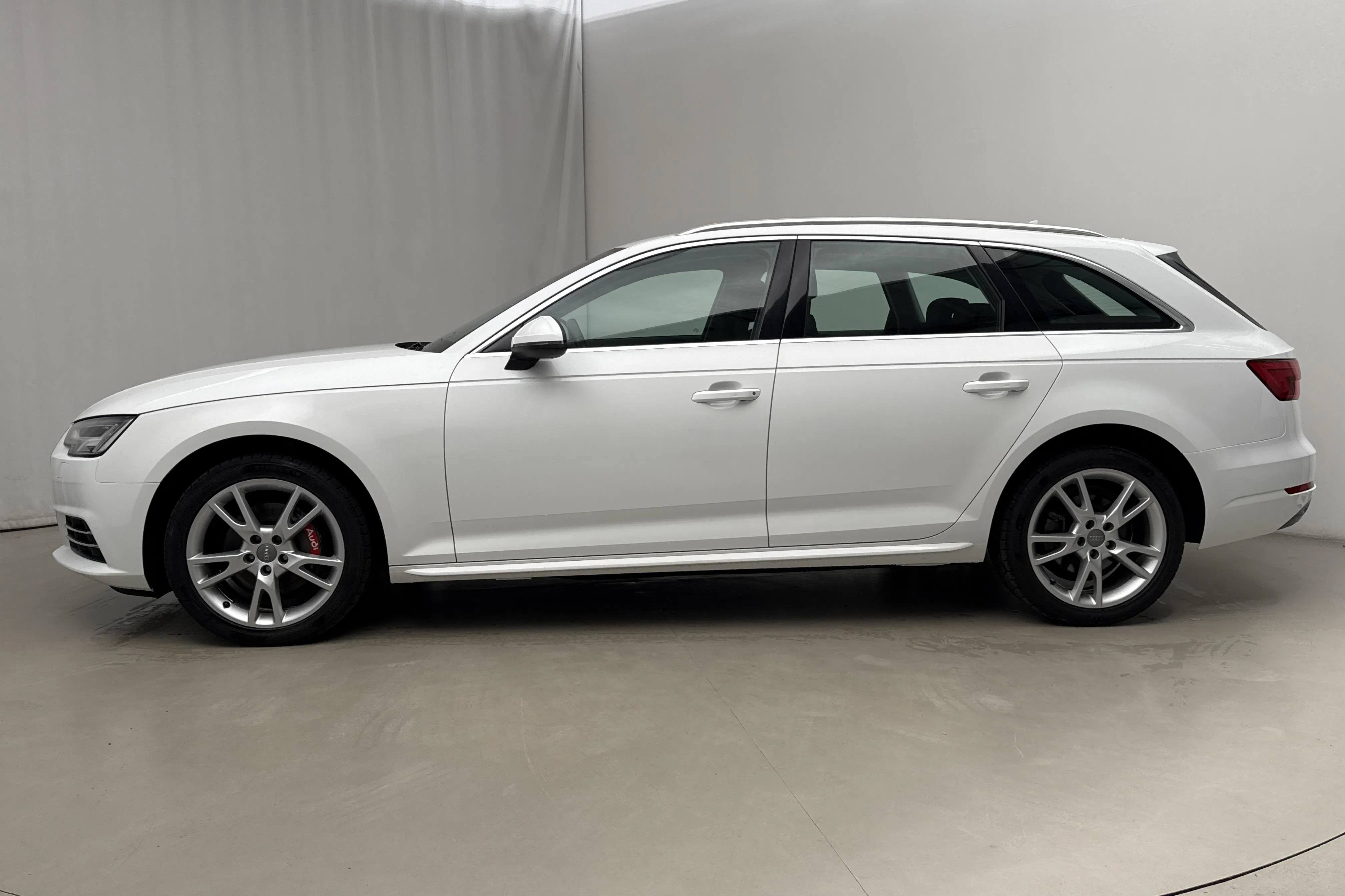 Presentation photo 2 of 18: Audi A4 2.0 TDI Avant quattro (190hk) - 96 990 km - Automatic - white - 2017