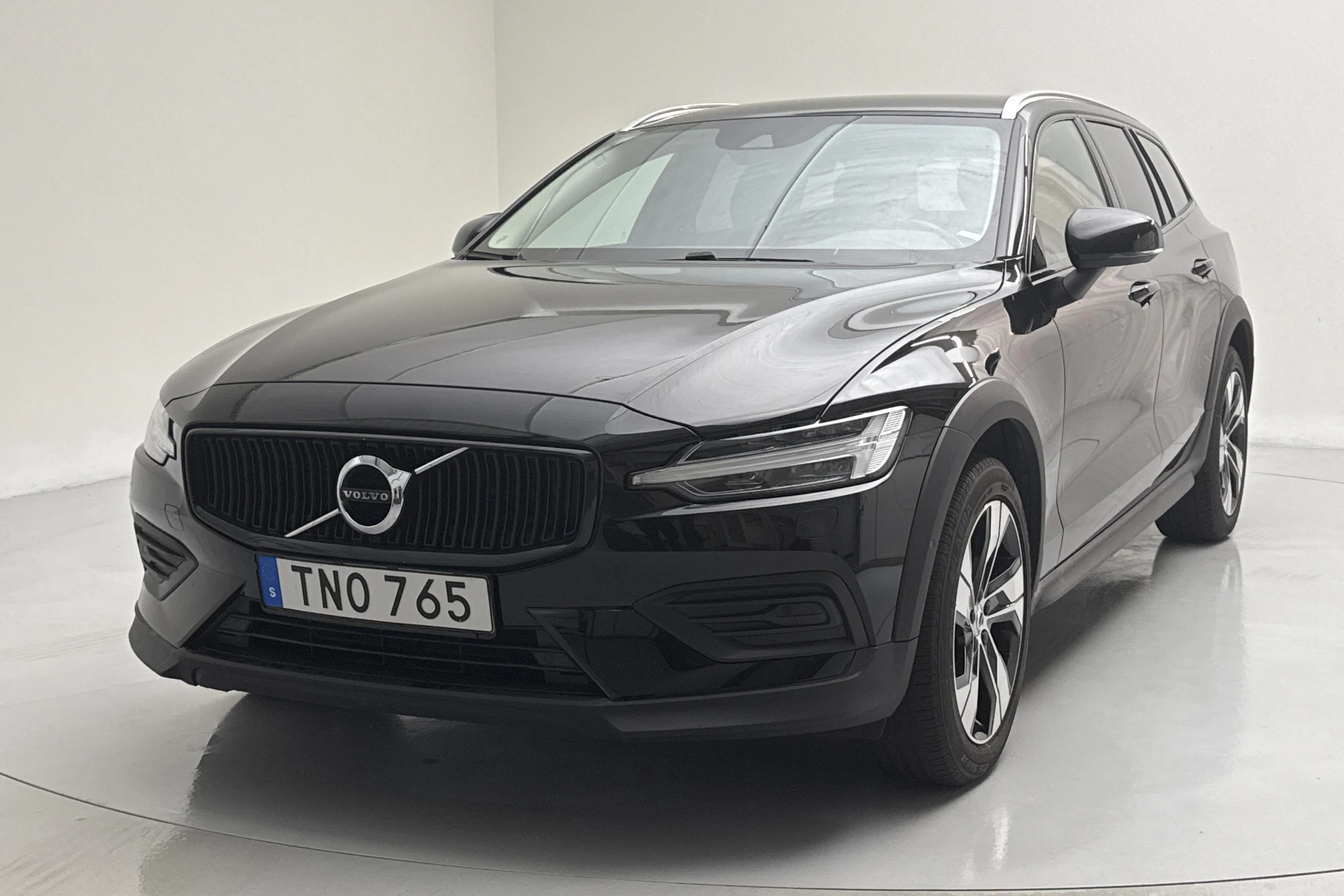 Presentationsfoto 1 av 16: Volvo V60 B4 Cross Country AWD Mildhybrid, Diesel (197hk) - 6 574 mil - Automat - svart - 2022