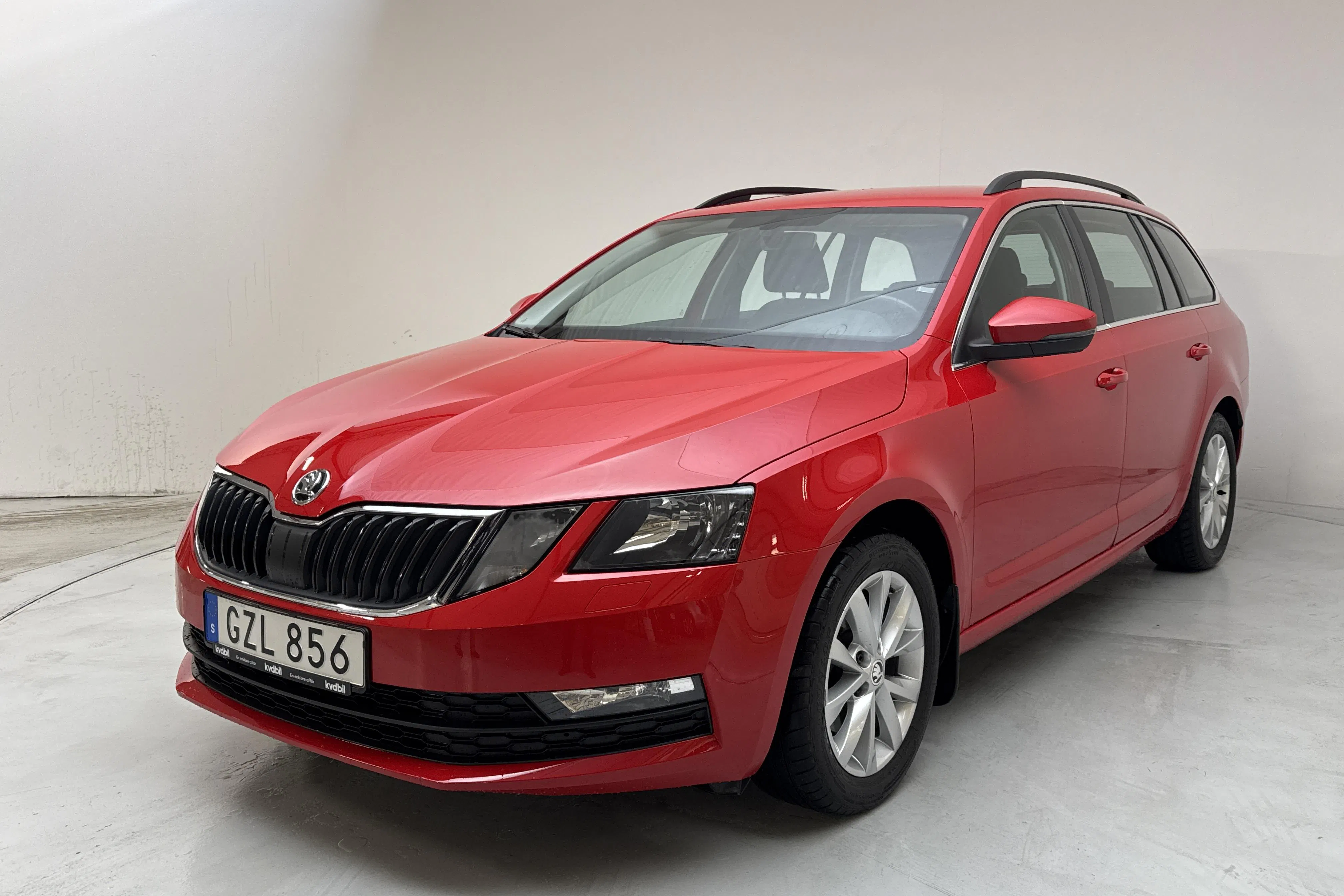 Presentationsfoto 1 av 12: Skoda Octavia III 1.4 TSI G-TEC Combi (110hk) - 5 478 mil - Manuell - röd - 2018