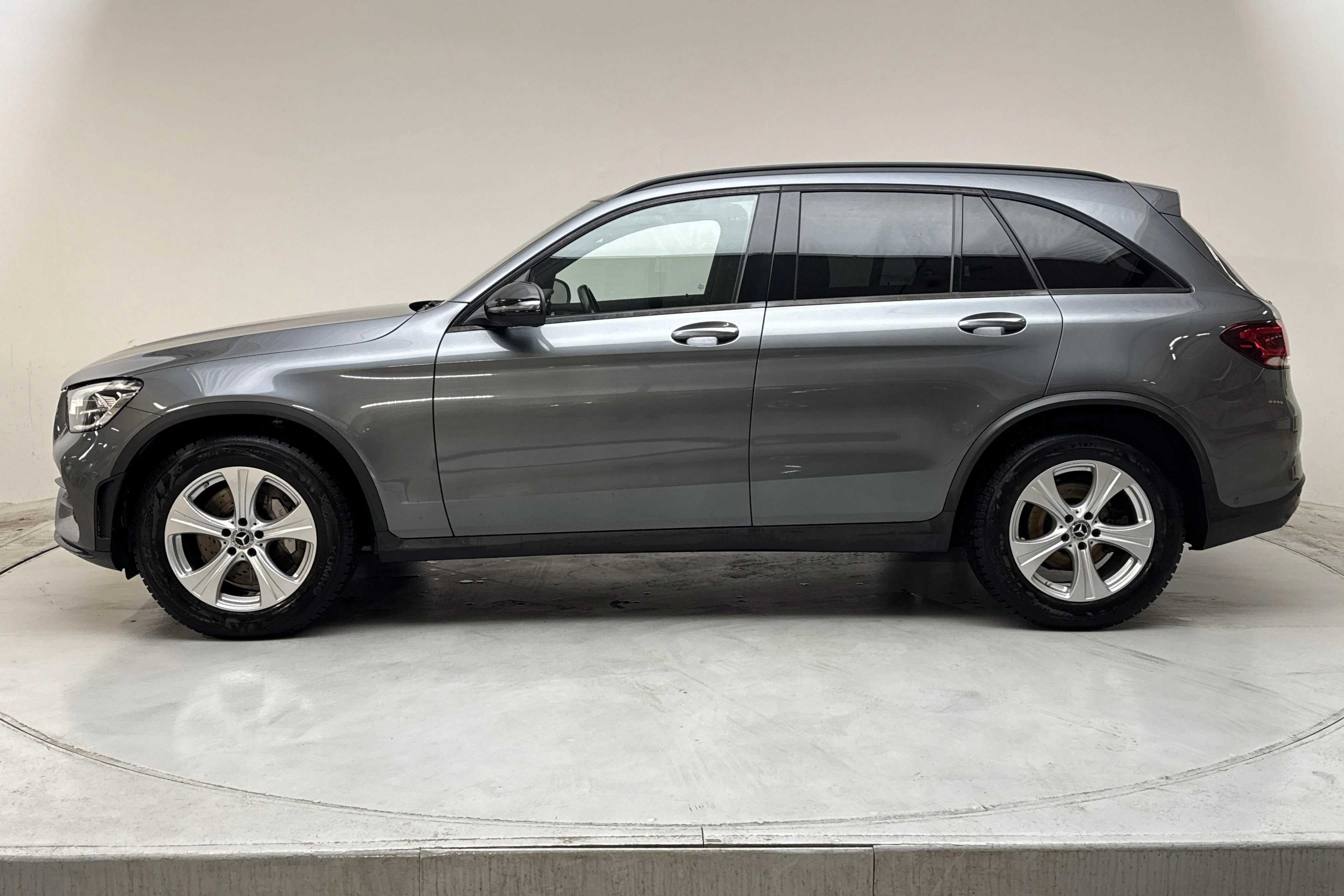 Presentationsfoto 2 av 16: Mercedes GLC 220 d 4MATIC X253 (194hk) - 9 330 mil - Automat - grå - 2022