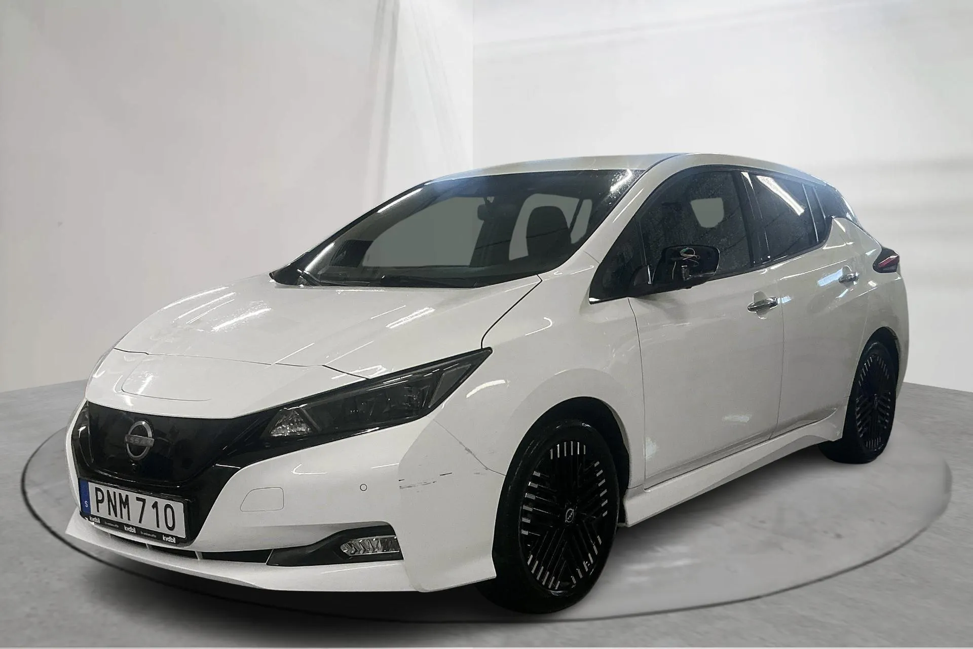 Presentationsfoto 1 av 20: Nissan LEAF 5dr 39kWh (150hk) - 4 180 mil - Automat - vit - 2023