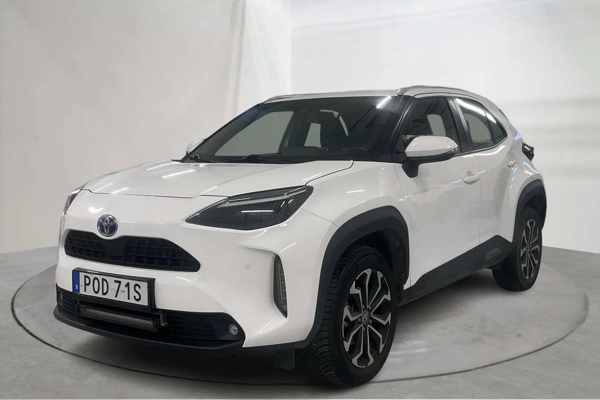 Presentationsfoto 1 av 19: Toyota Yaris Cross 1.5 Hybrid AWD (116hk) - 11 470 mil - Automat - vit - 2022