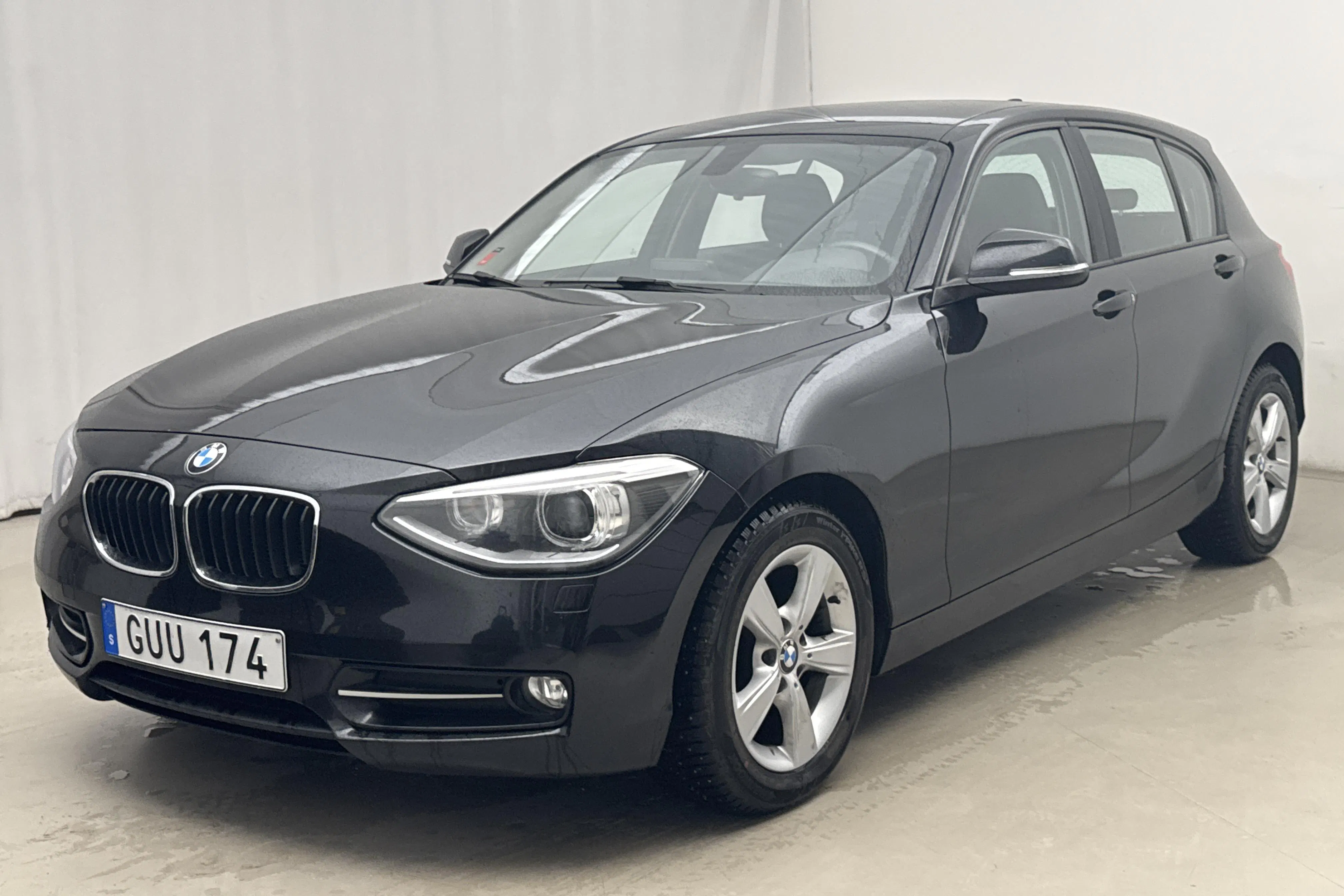 Presentationsfoto 1 av 14: BMW 116d 5dr, F20 (116hk) - 9 548 mil - Manuell - svart - 2013
