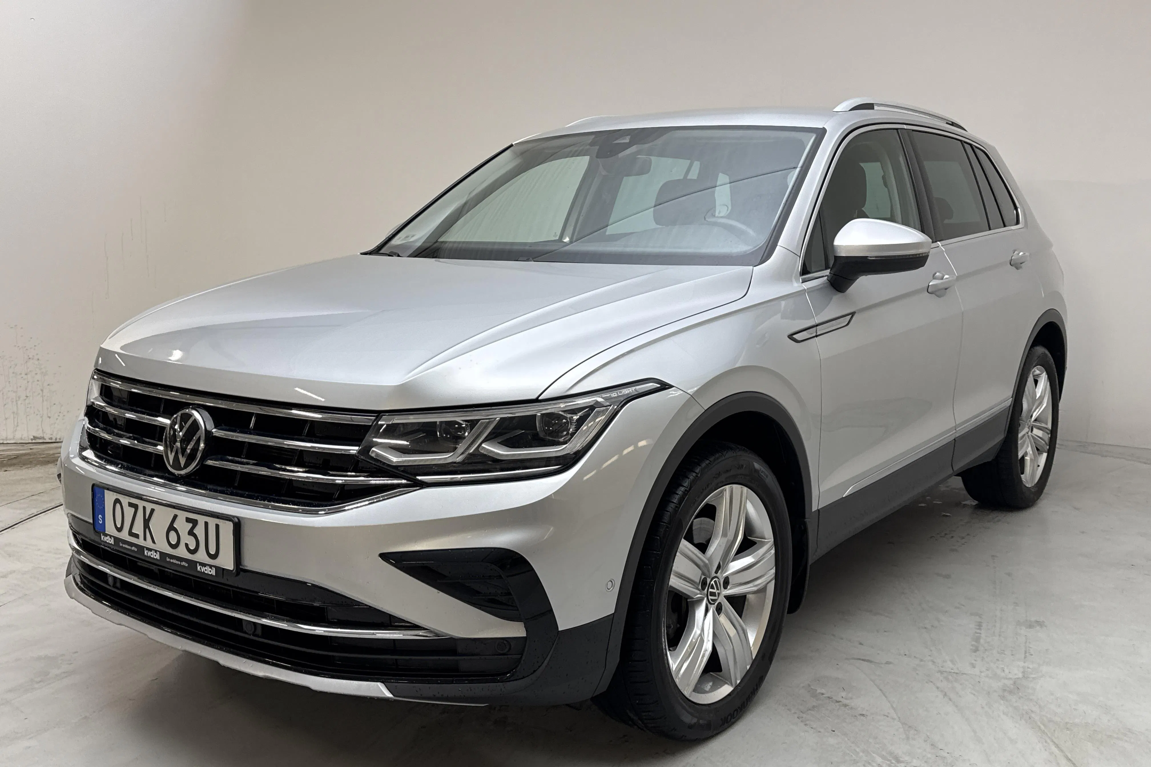 Presentationsfoto 1 av 14: VW Tiguan 2.0 TDI 4MOTION (200hk) - 9 032 mil - Automat - silver - 2021
