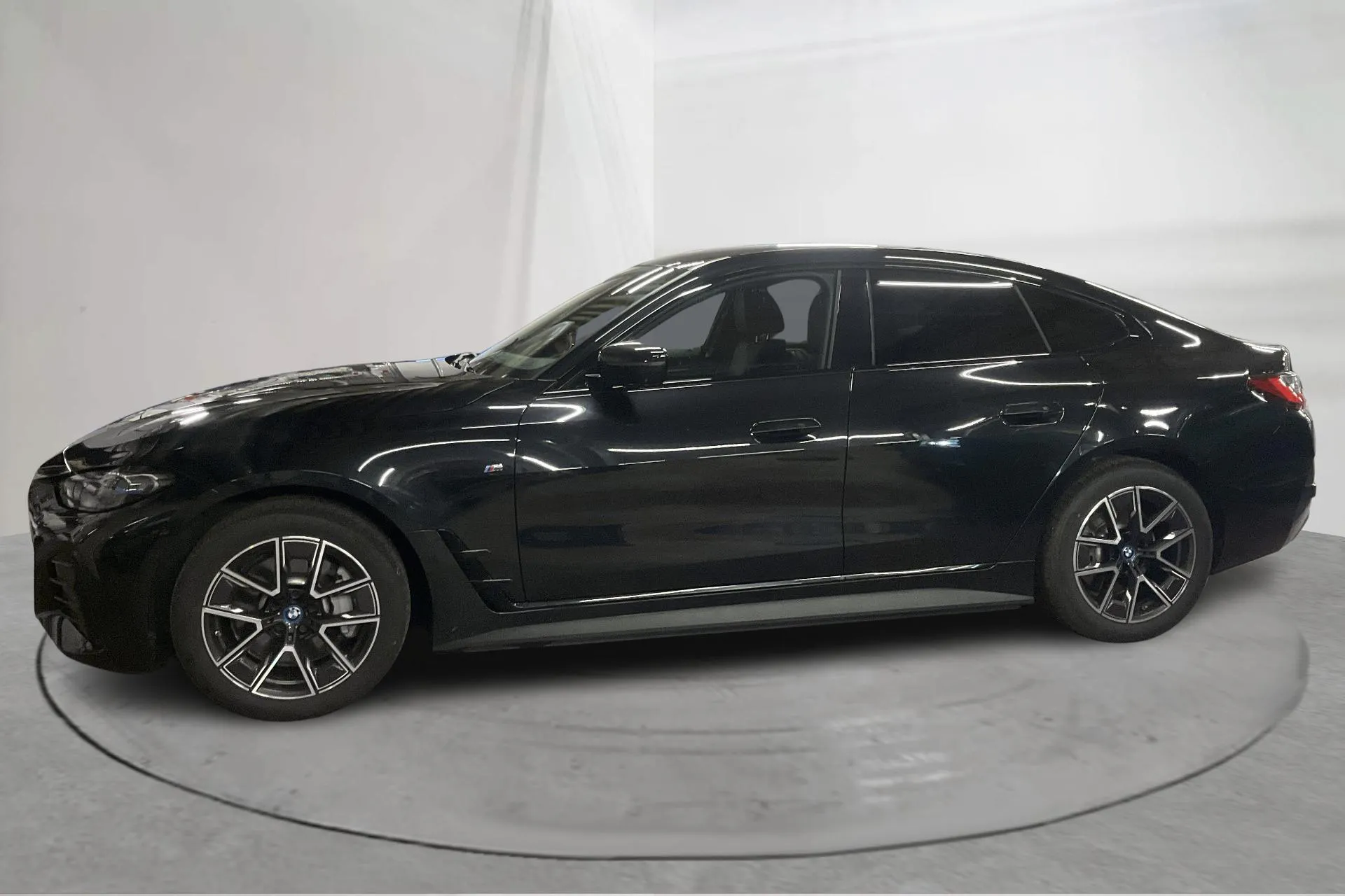Presentation photo 2 of 18: BMW i4 eDrive40, G26 (340hk) - 66 780 km - Automatic - black - 2024