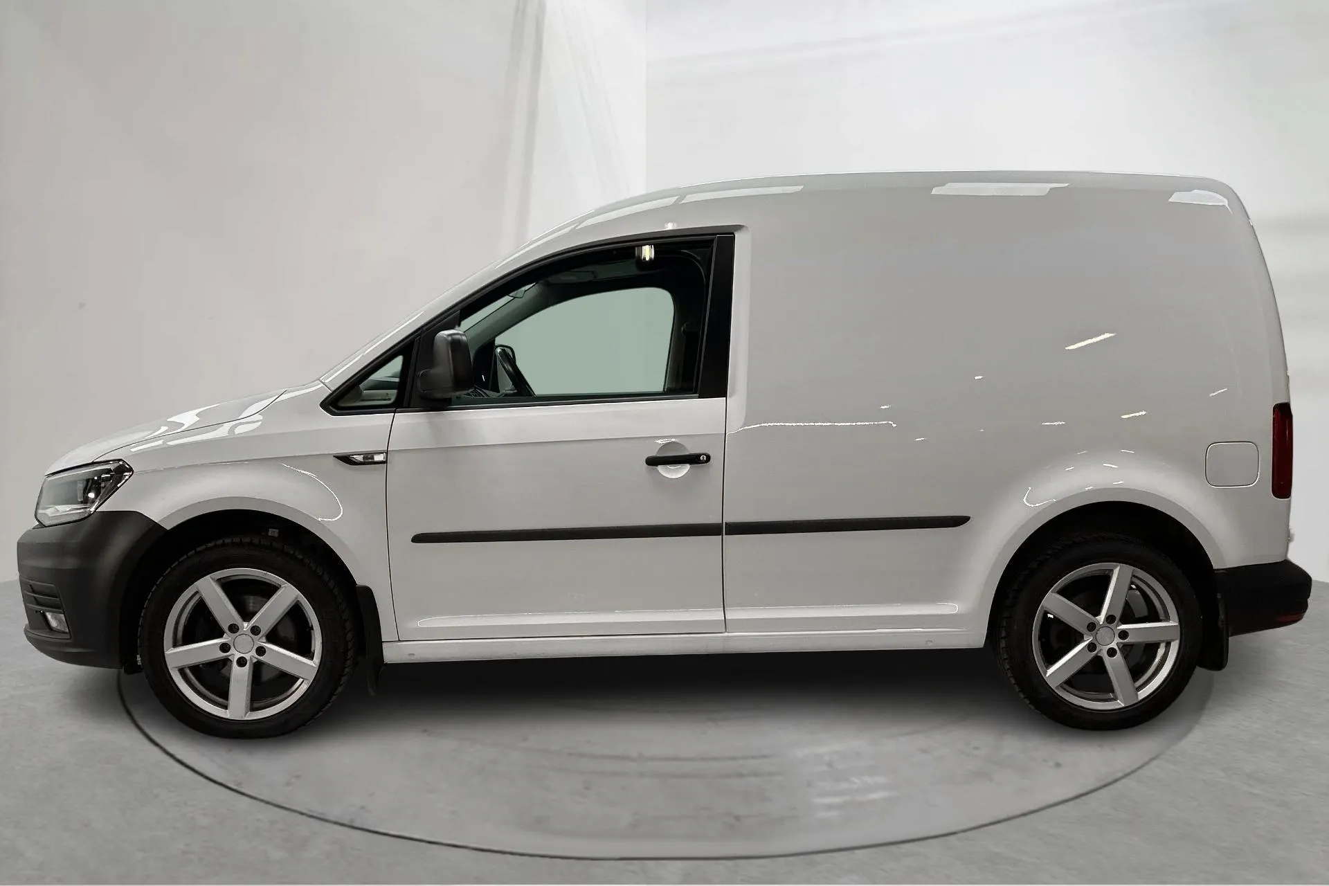 Presentationsfoto 2 av 14: VW Caddy 2.0 TDI Skåp (75hk) - 7 035 mil - Manuell - vit - 2020