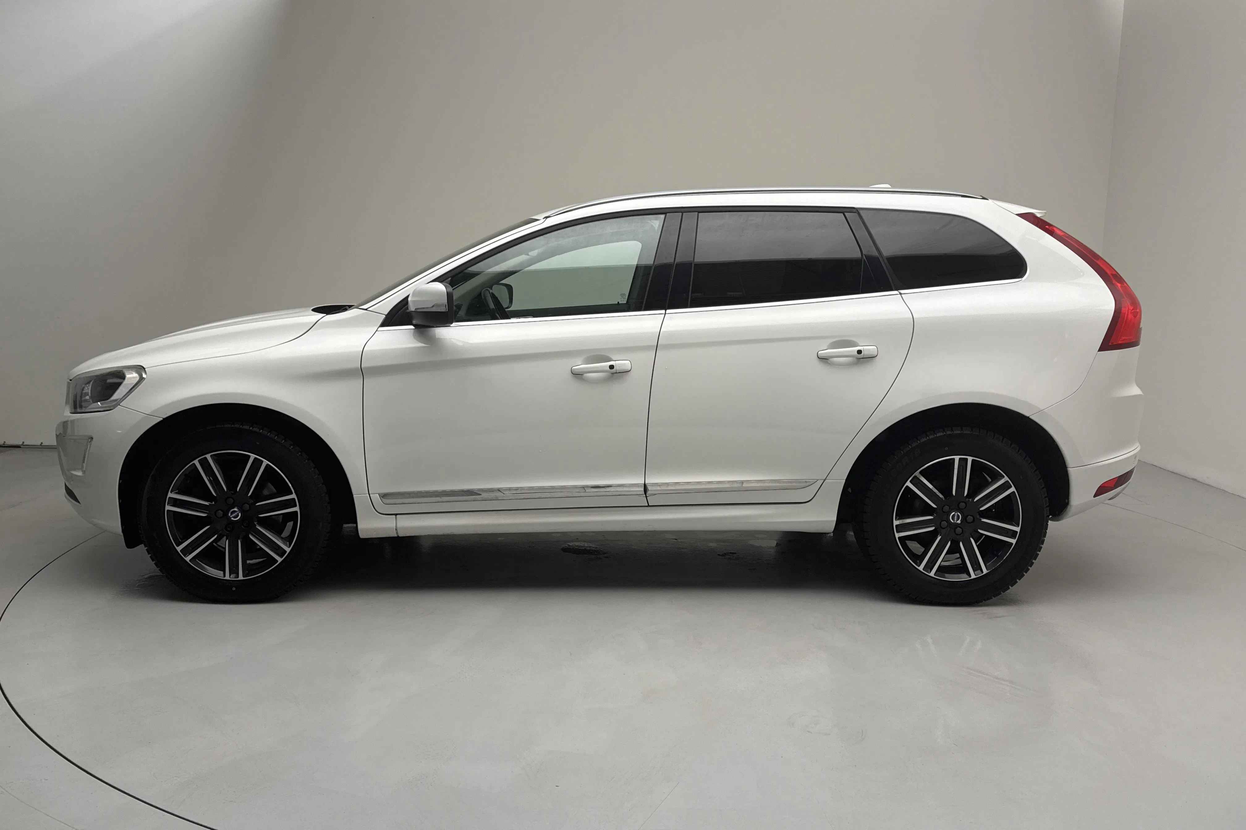 Presentation photo 2 of 16: Volvo XC60 D4 AWD (190hk) - 159 830 km - Automatic - white - 2017
