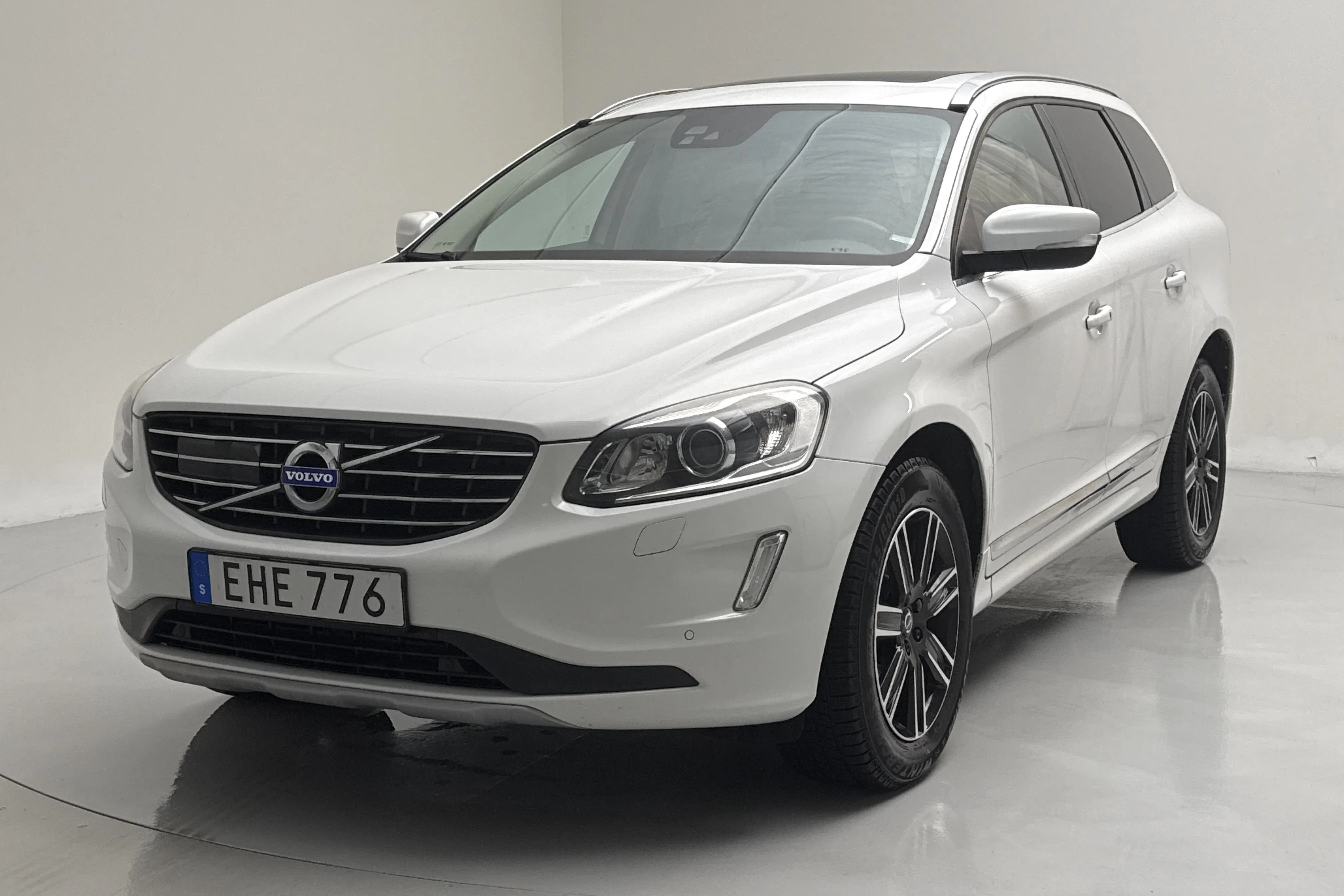 Presentation photo 1 of 16: Volvo XC60 D4 AWD (190hk) - 159 830 km - Automatic - white - 2017