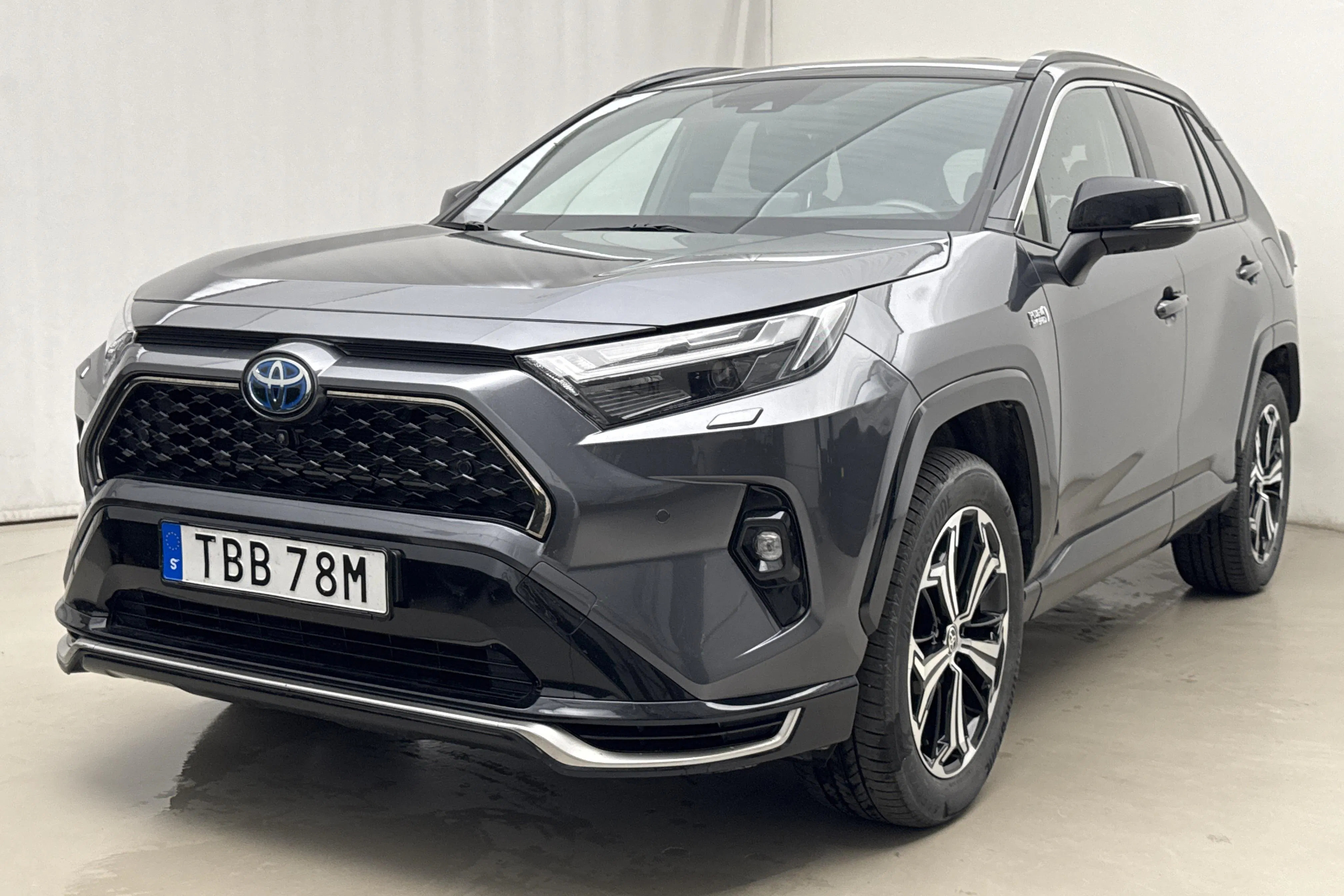 Presentation photo 1 of 21: Toyota RAV4 2.5 Plug-in Hybrid AWDi (306hk) - 69 940 km - Automatic - gray - 2023