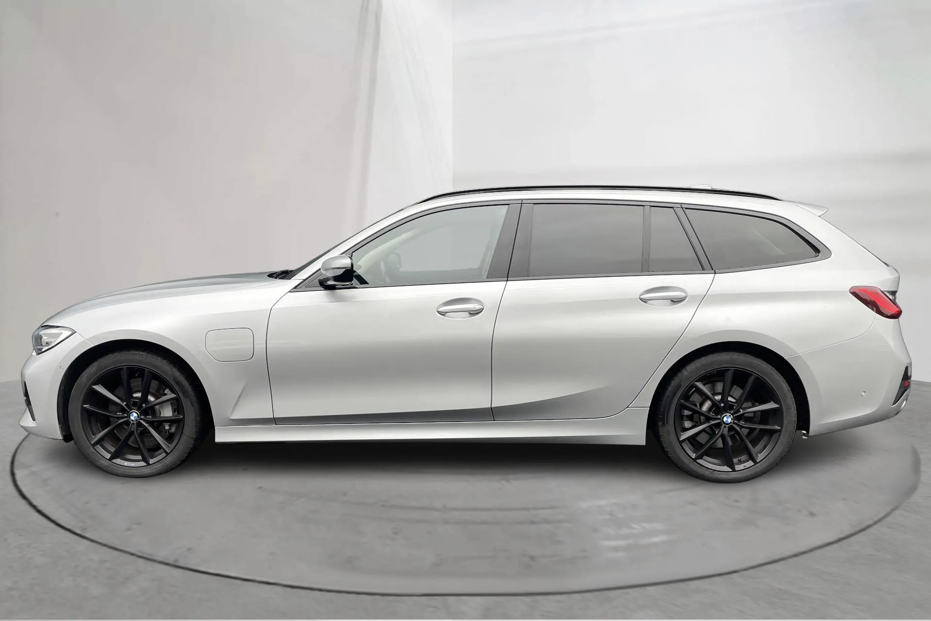 Presentation photo 2 of 17: BMW 330e Touring, G21 (292hk) - 141 790 km - Automatic - silver - 2021