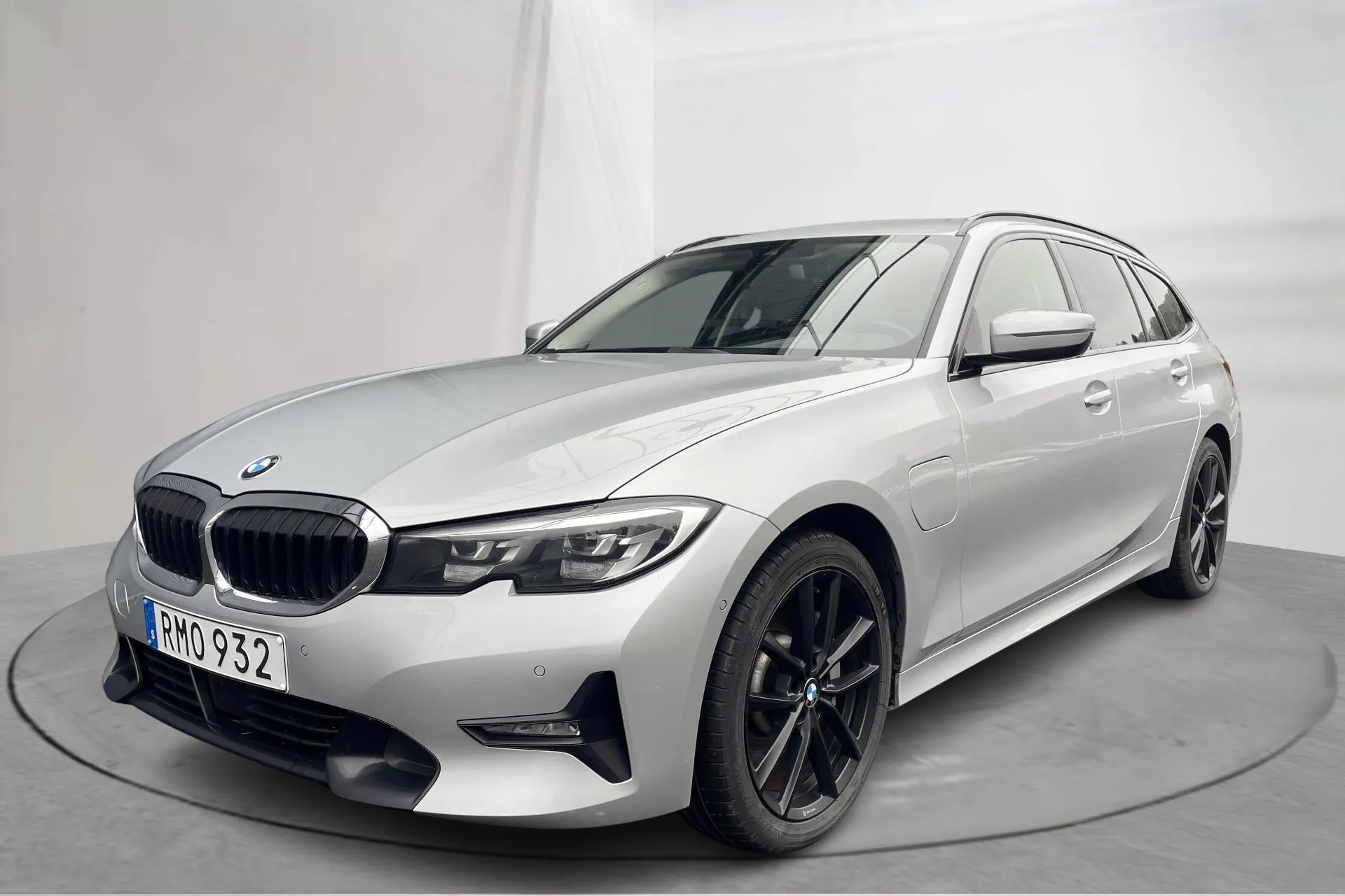 Presentation photo 1 of 17: BMW 330e Touring, G21 (292hk) - 141 790 km - Automatic - silver - 2021