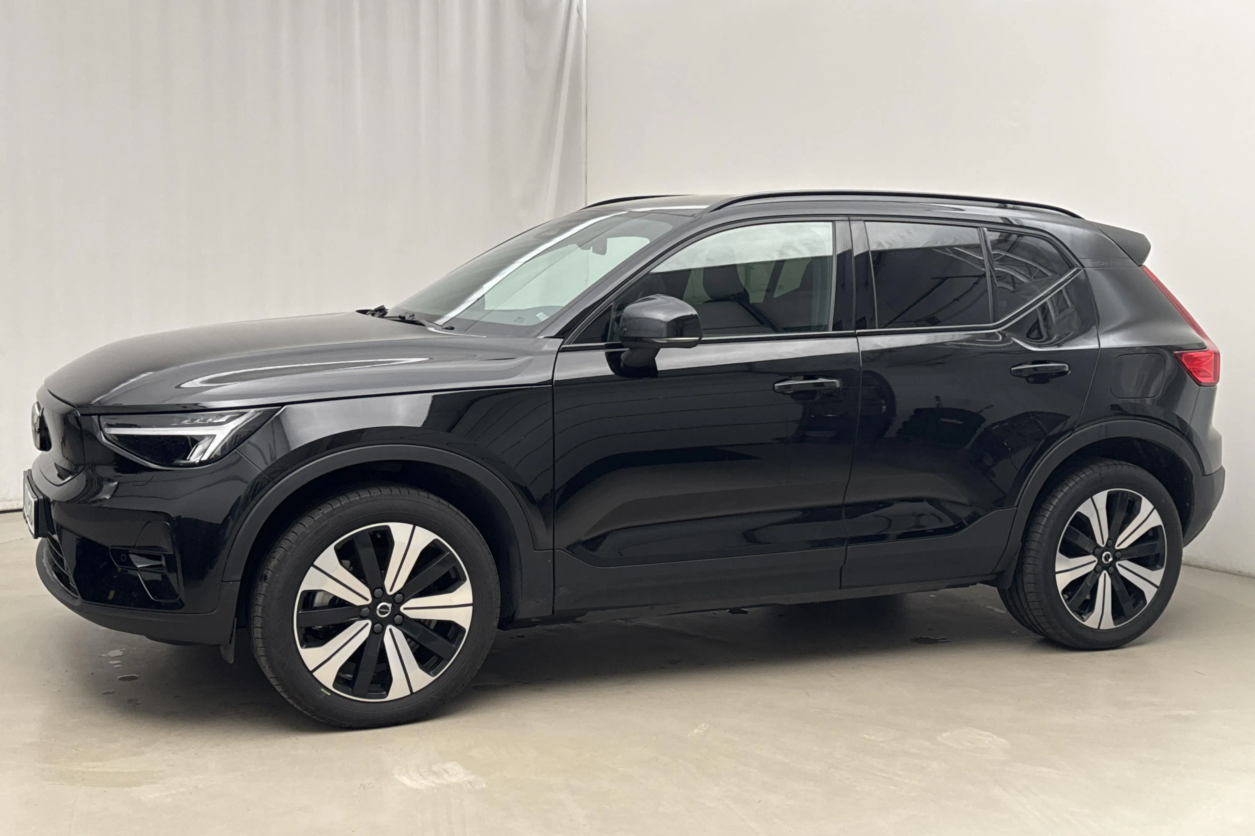 Presentationsfoto 2 av 19: Volvo XC40 P8 Recharge Twin AWD (408hk) - 7 826 mil - Automat - svart - 2023