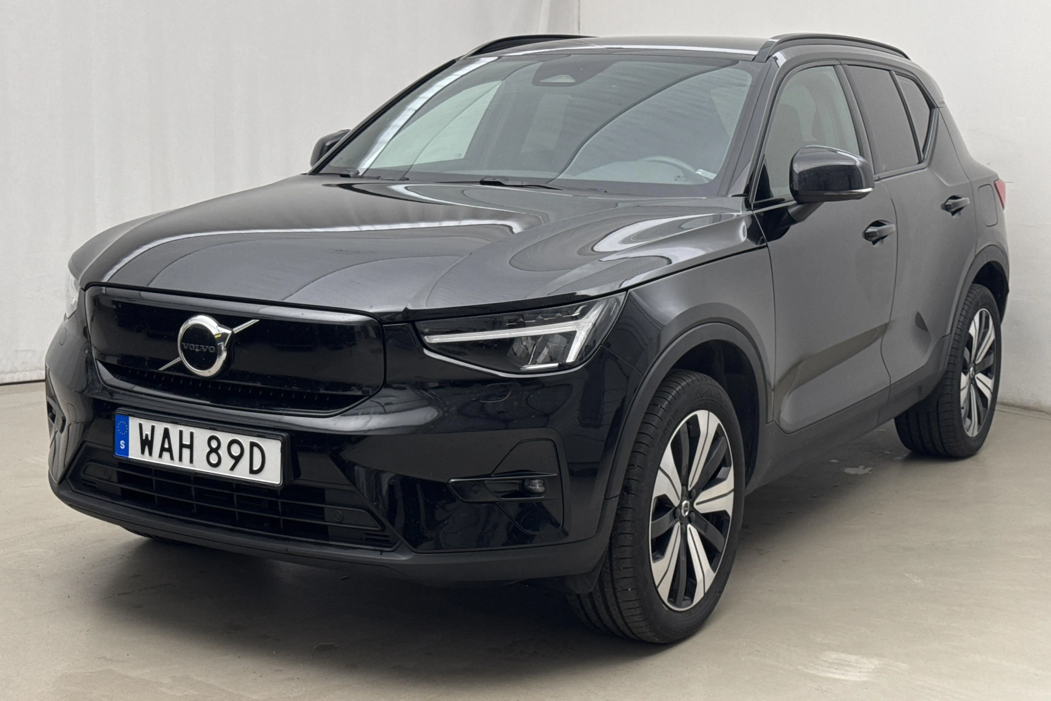 Presentationsfoto 1 av 19: Volvo XC40 P8 Recharge Twin AWD (408hk) - 7 826 mil - Automat - svart - 2023