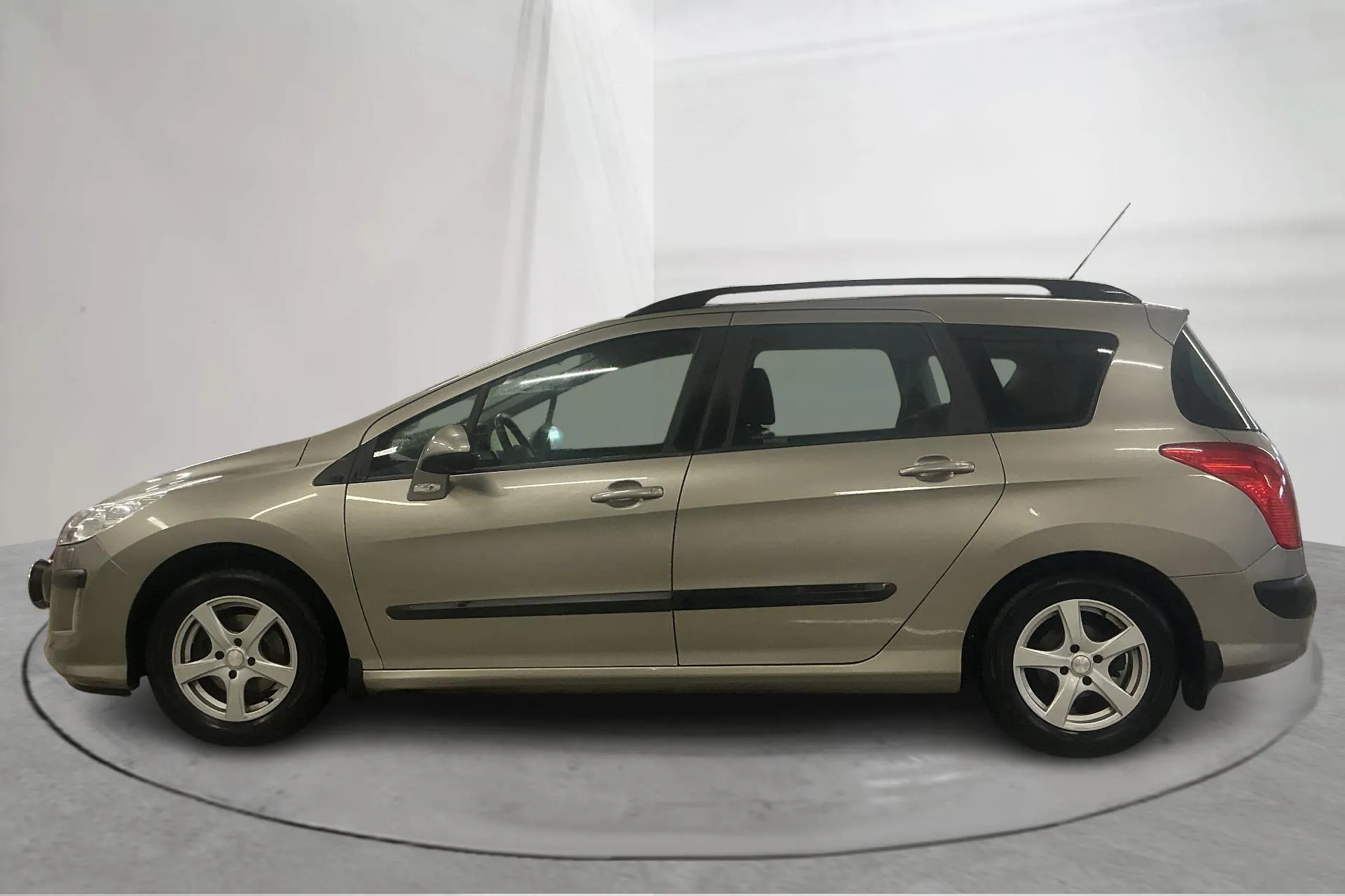 Presentation photo 2 of 17: Peugeot 308 SW 1.6 HDi FAP (110hk) - 62 720 km - Automatic - light grey - 2011