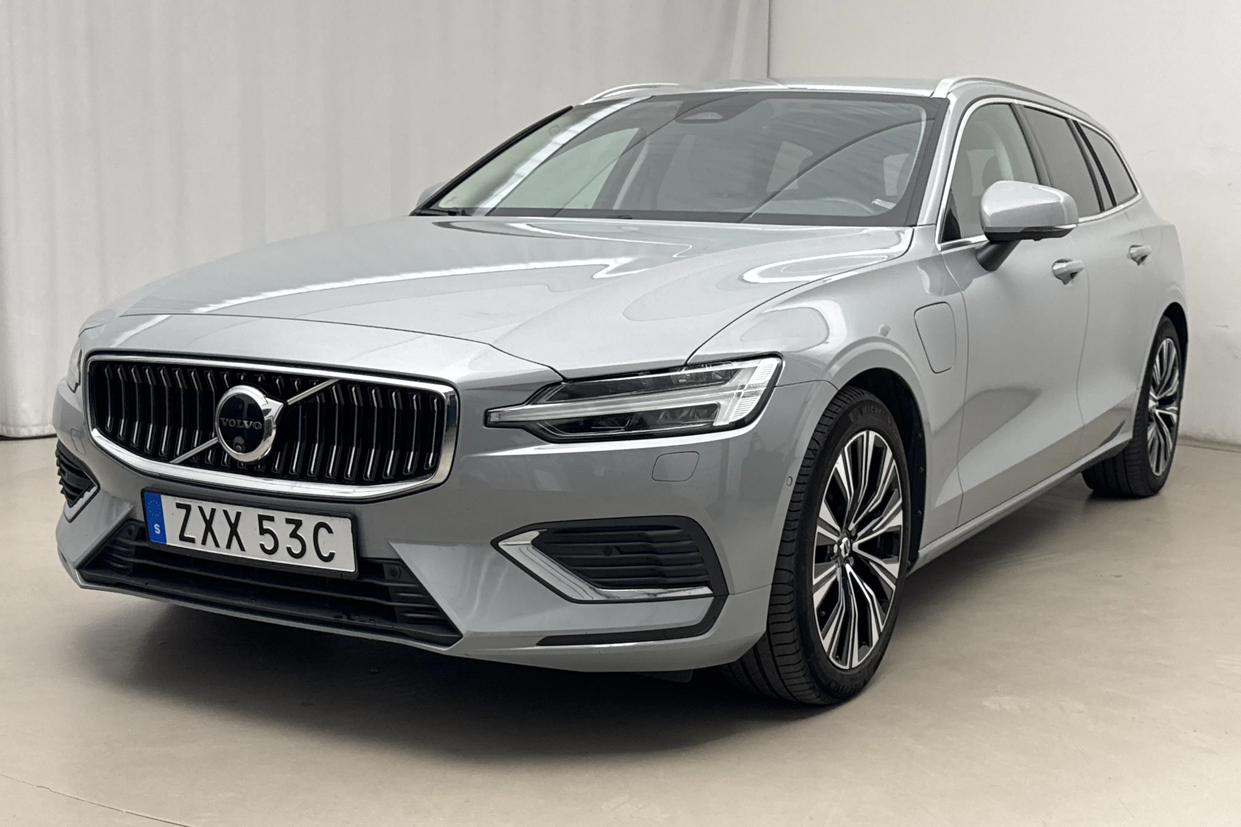 Presentation photo 1 of 24: Volvo V60 T6 AWD Recharge (350hk) - 68 530 km - Automatic - gray - 2024