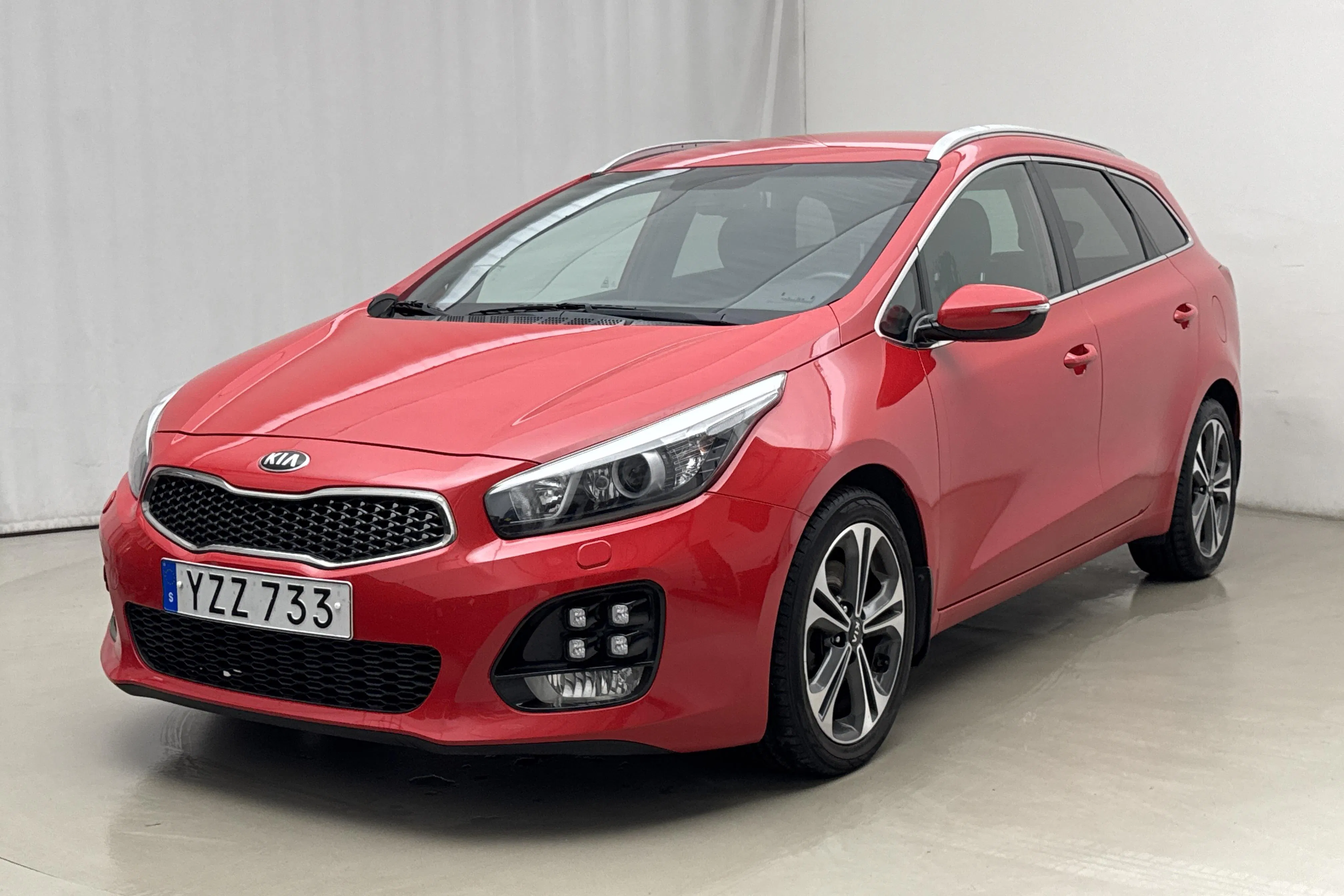 Presentation photo 1 of 17: KIA Cee'd 1.6 CRDi SW (136hk) - 99 550 km - Manual - red - 2018