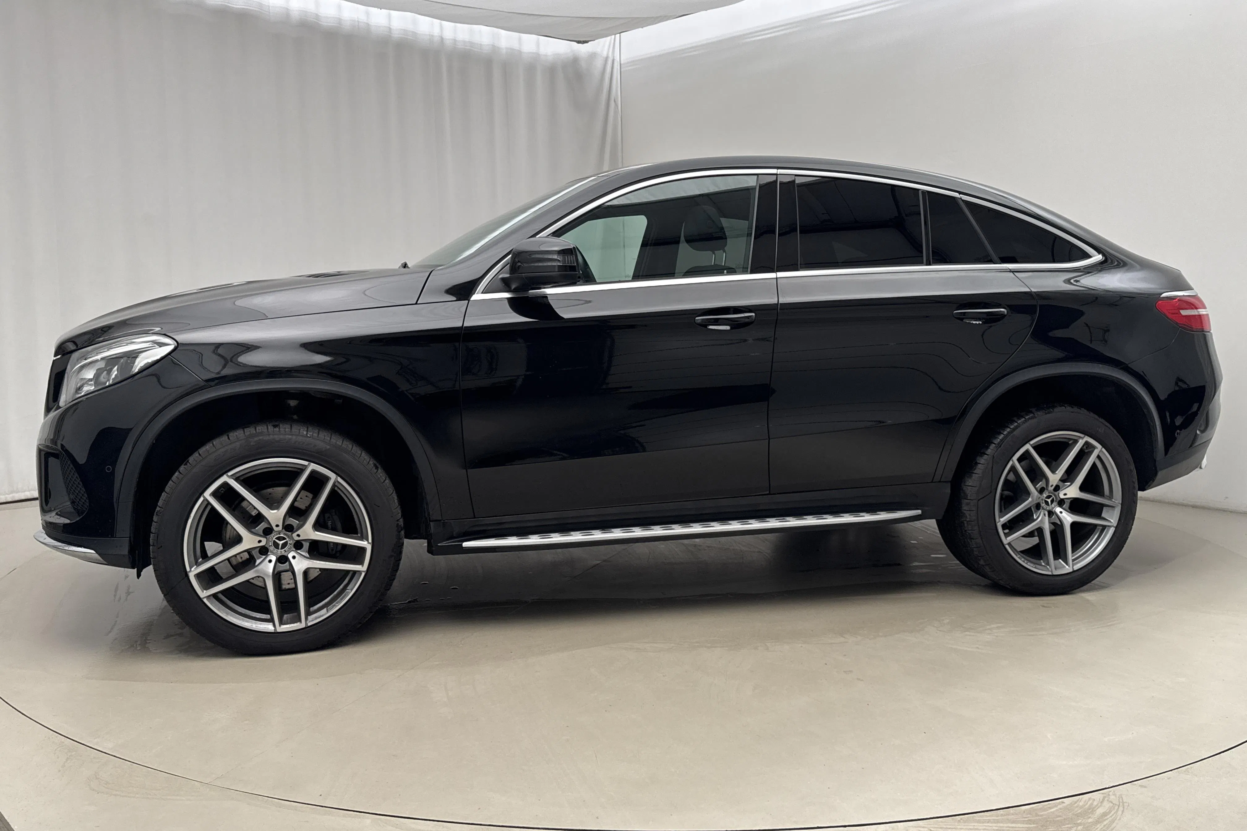 Presentationsfoto 2 av 24: Mercedes GLE 350 d 4MATIC Coupé C292 (258hk) - 5 025 mil - Automat - svart - 2019