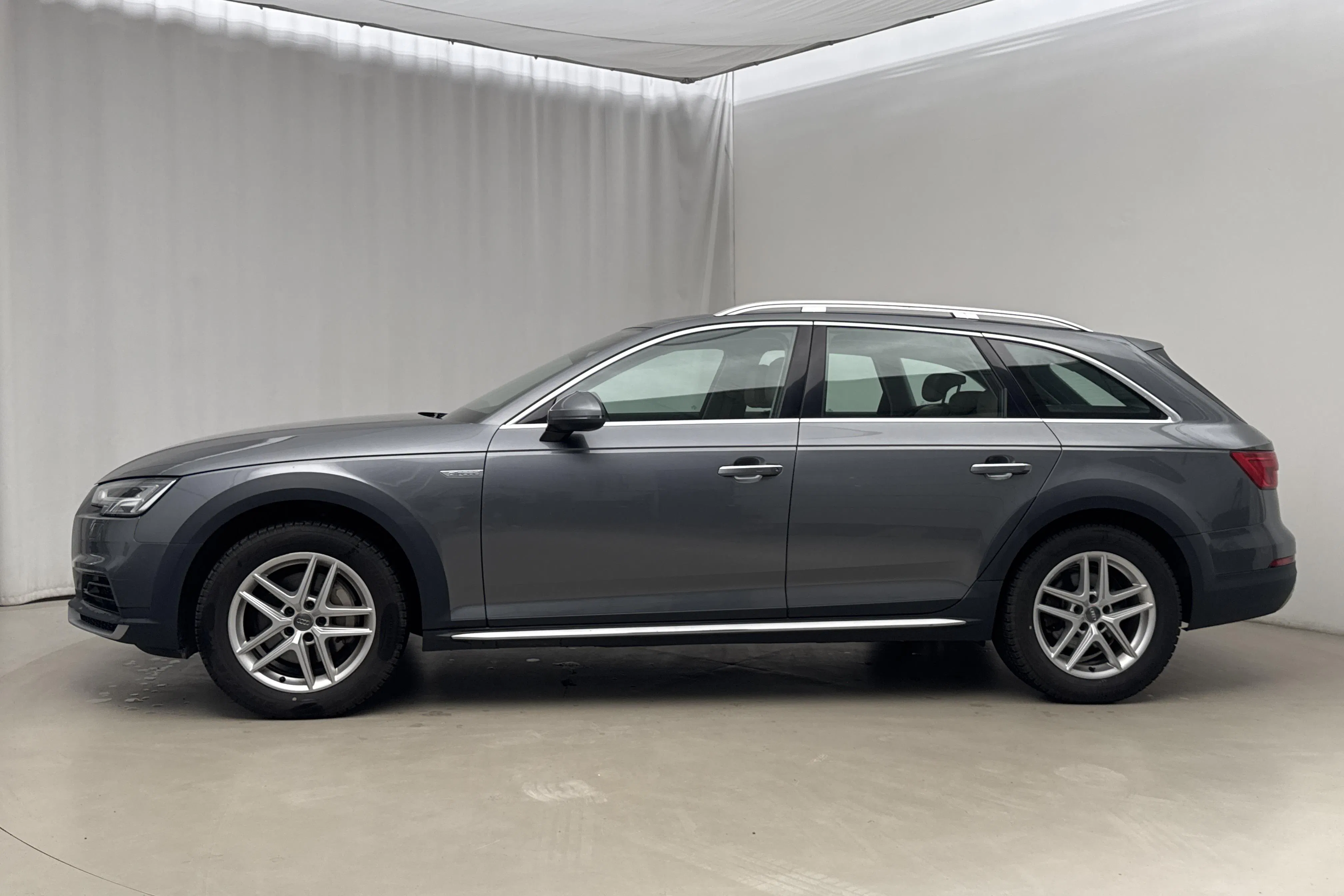 Presentationsfoto 2 av 15: Audi A4 Allroad 2.0 TDI quattro (190hk) - 11 567 mil - Automat - grå - 2017