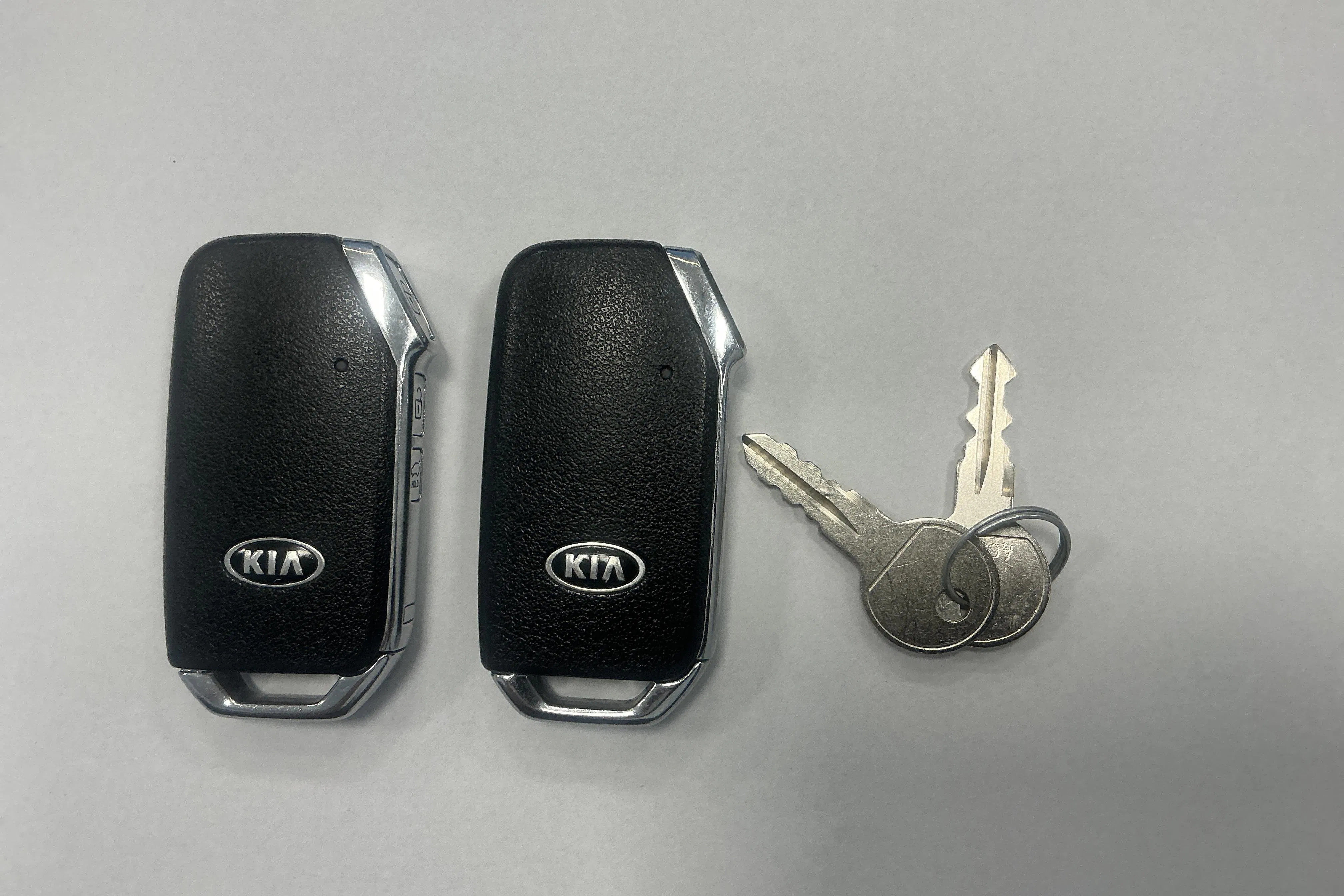 Presentation photo 15 of 15: KIA Ceed 1.6 Plug-in Hybrid SW (141hk) - 137 880 km - Automatic - white - 2021